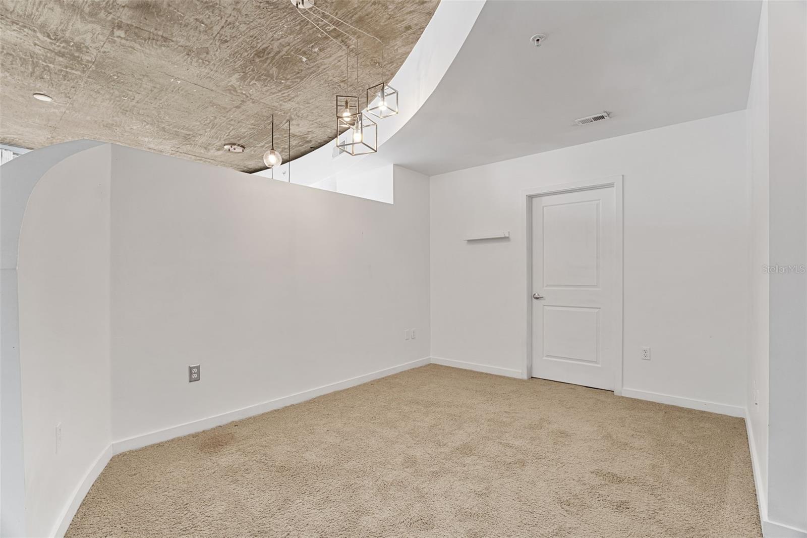Image 18 of 26 For 155 Court Avenue 2008