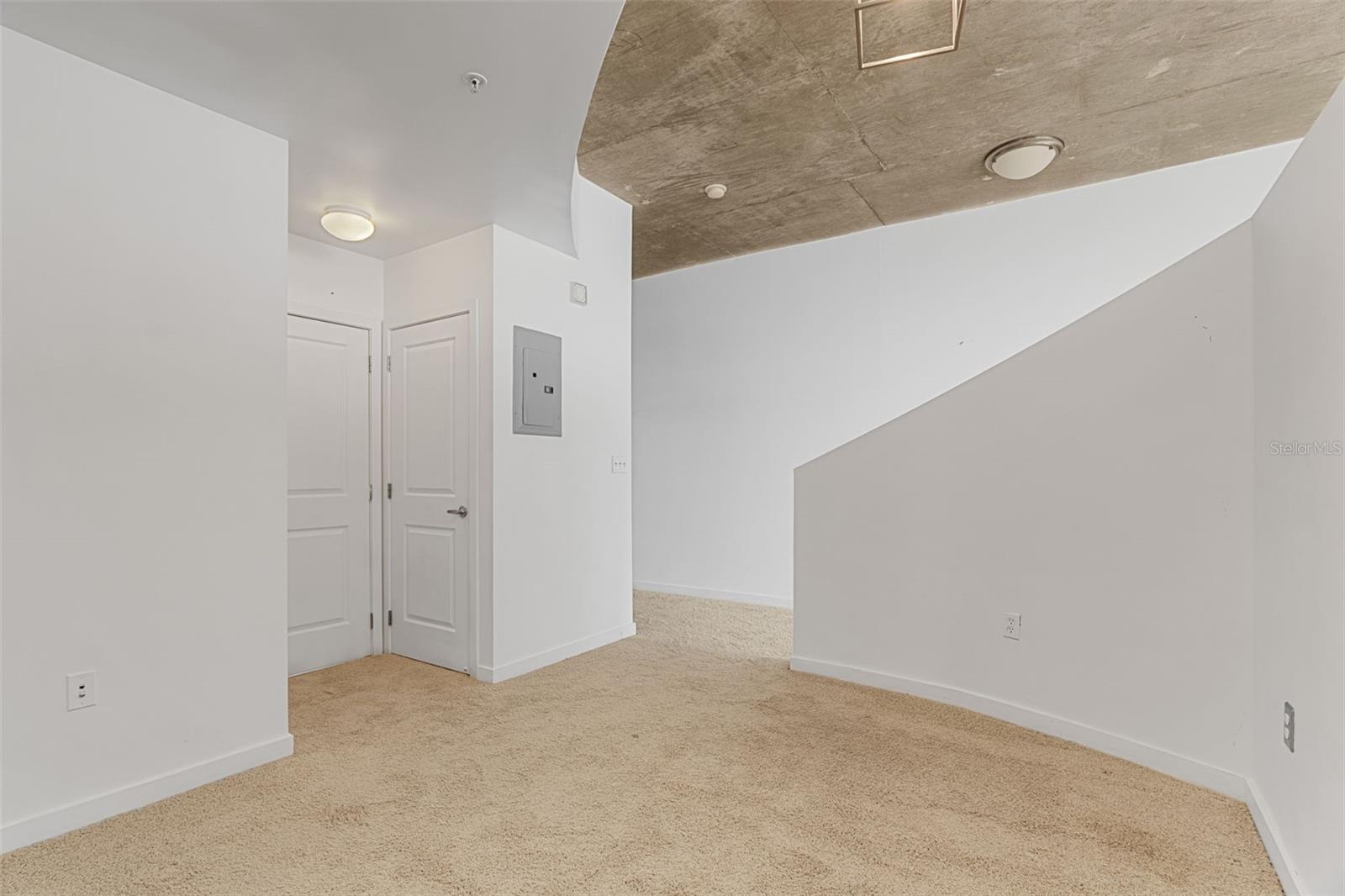 Image 20 of 26 For 155 Court Avenue 2008