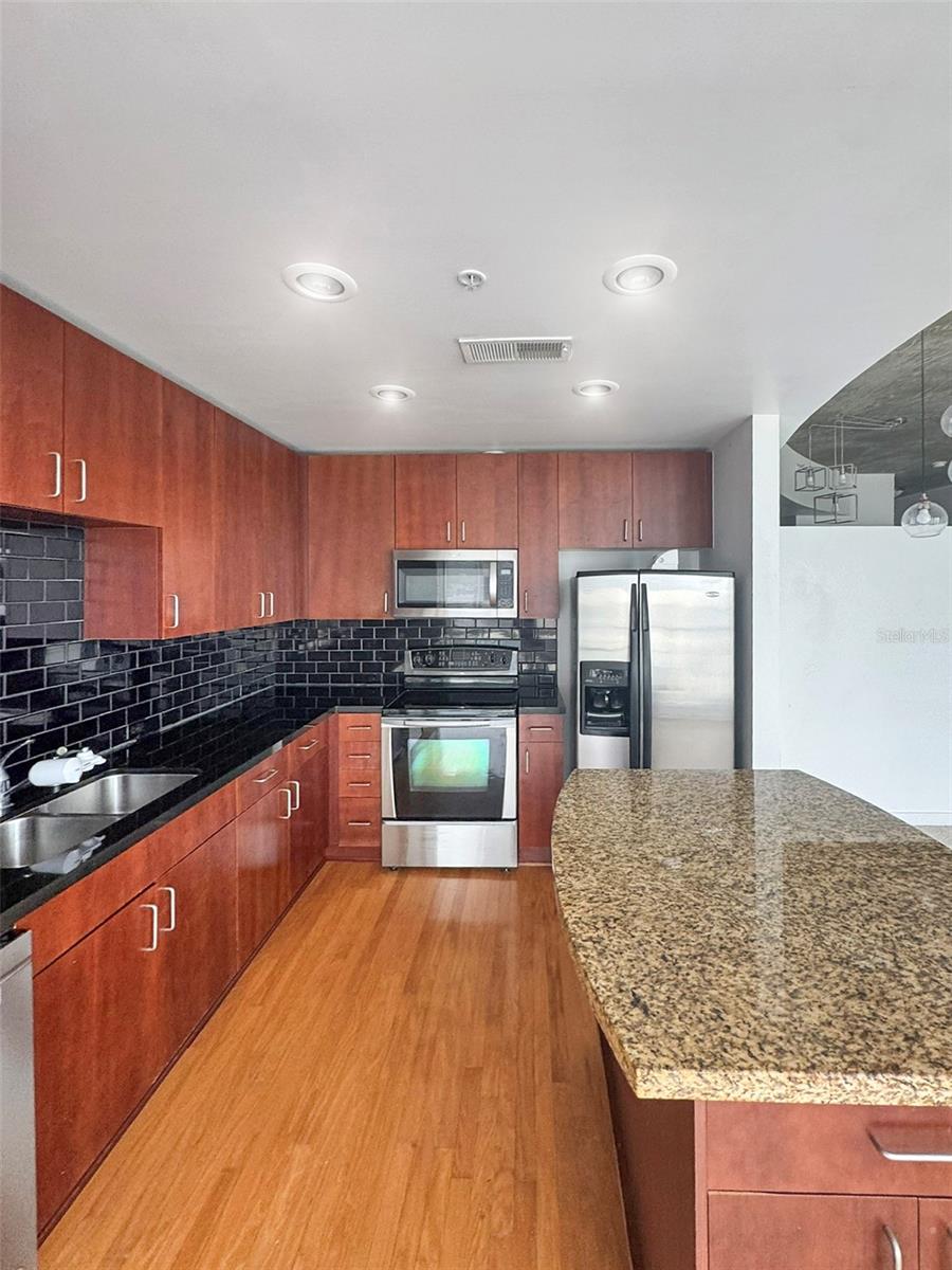 Image 6 of 16 For 155 Court Avenue 2008