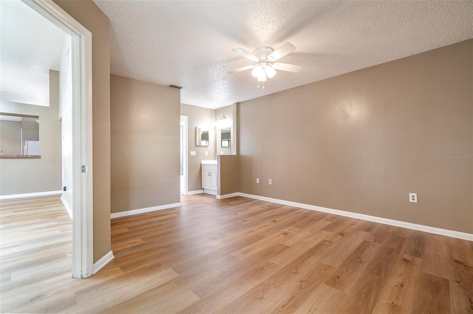Image 13 of 24 For 2924 Semoran Boulevard D2r
