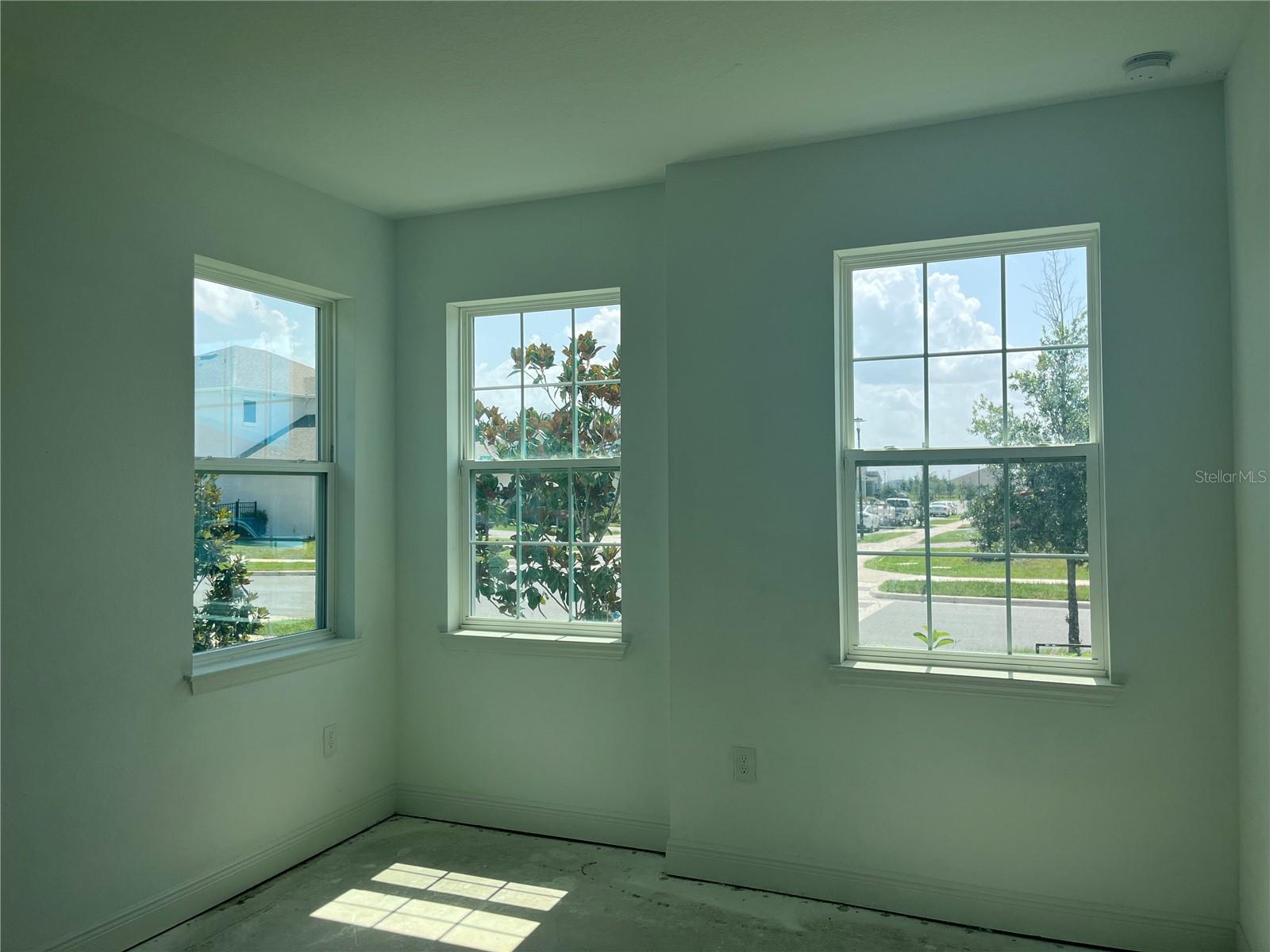 Image 18 of 26 For 14741 Milfoil Avenue