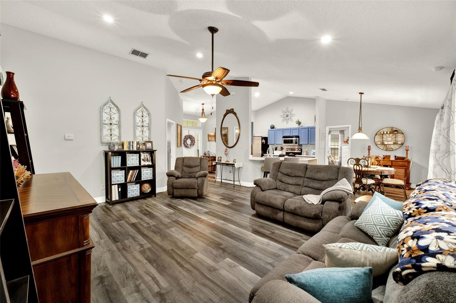 Image 14 of 44 For 1608 Victoria Way