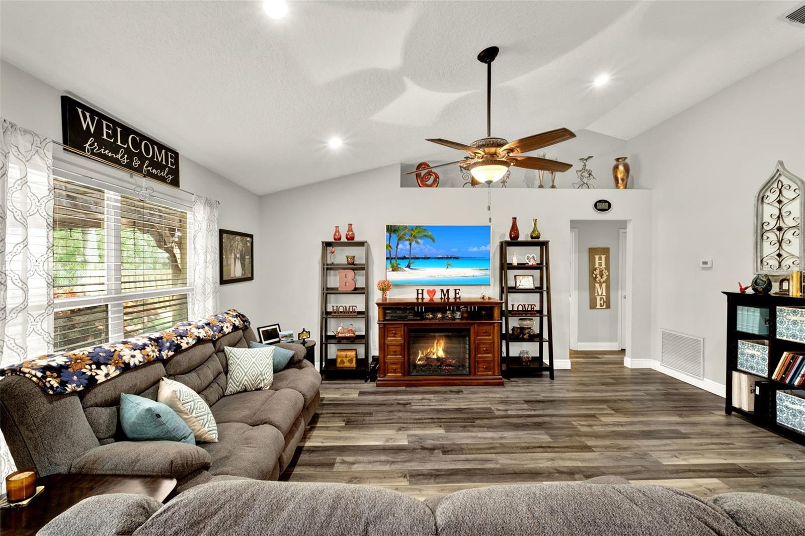 Image 20 of 44 For 1608 Victoria Way
