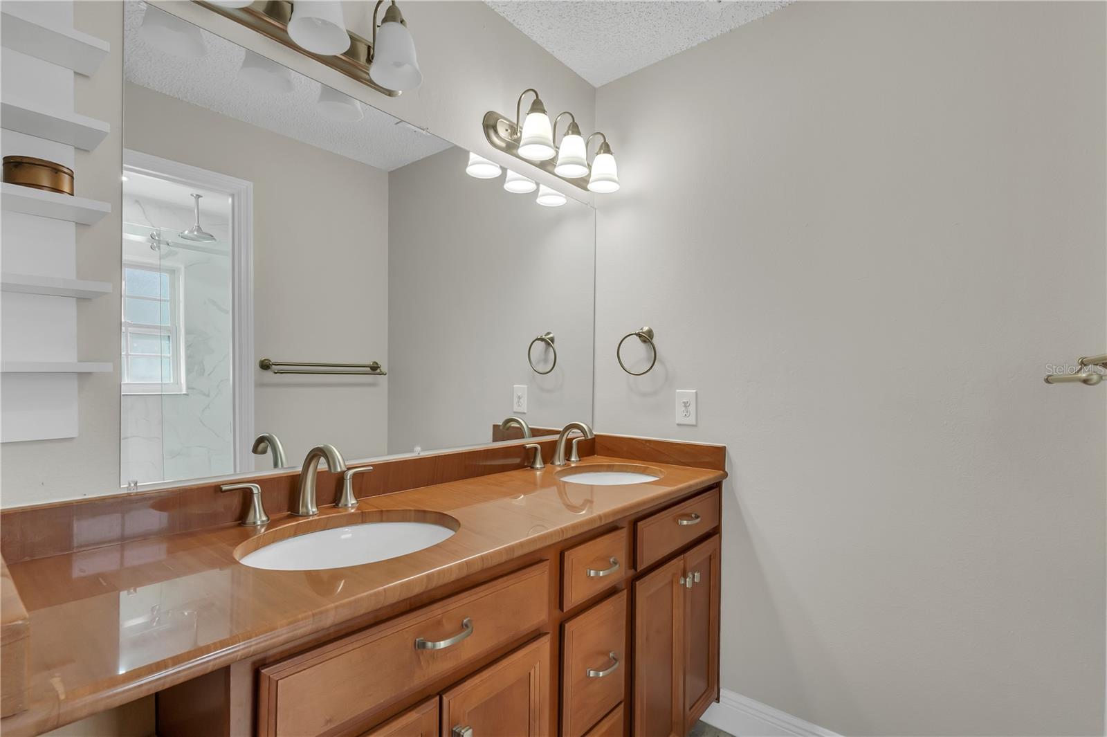 Image 17 of 40 For 2028 Donegan Place