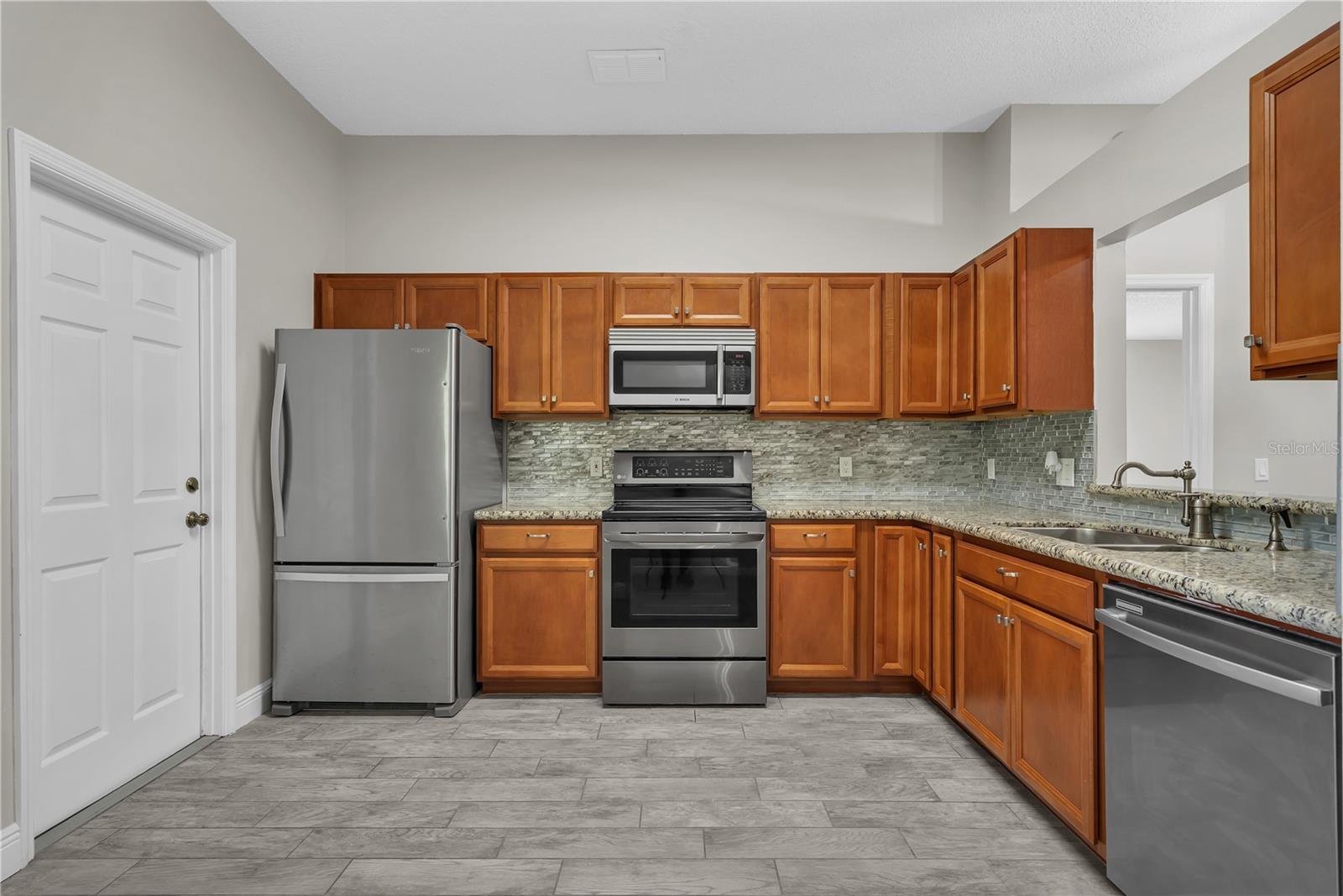 Image 6 of 40 For 2028 Donegan Place
