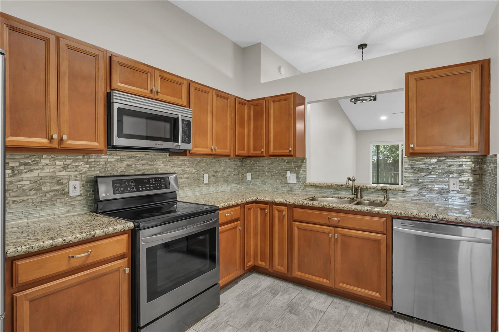 Image 7 of 40 For 2028 Donegan Place