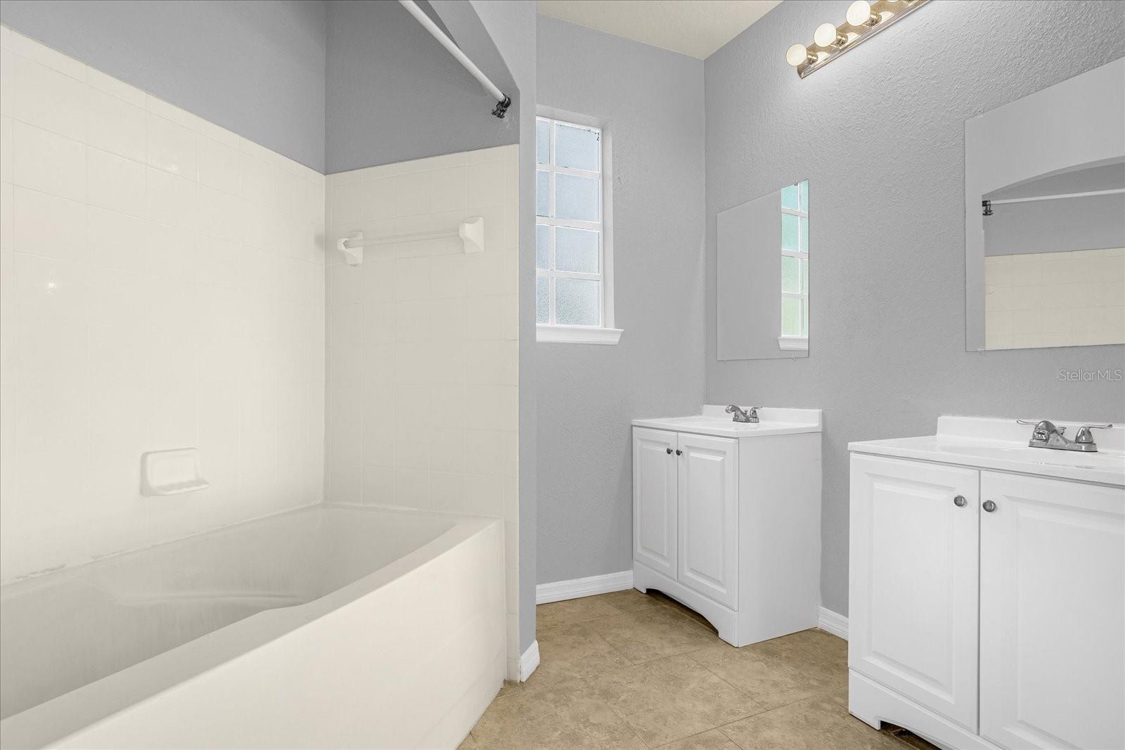 Image 12 of 21 For 102 Vista Verdi Circle 100