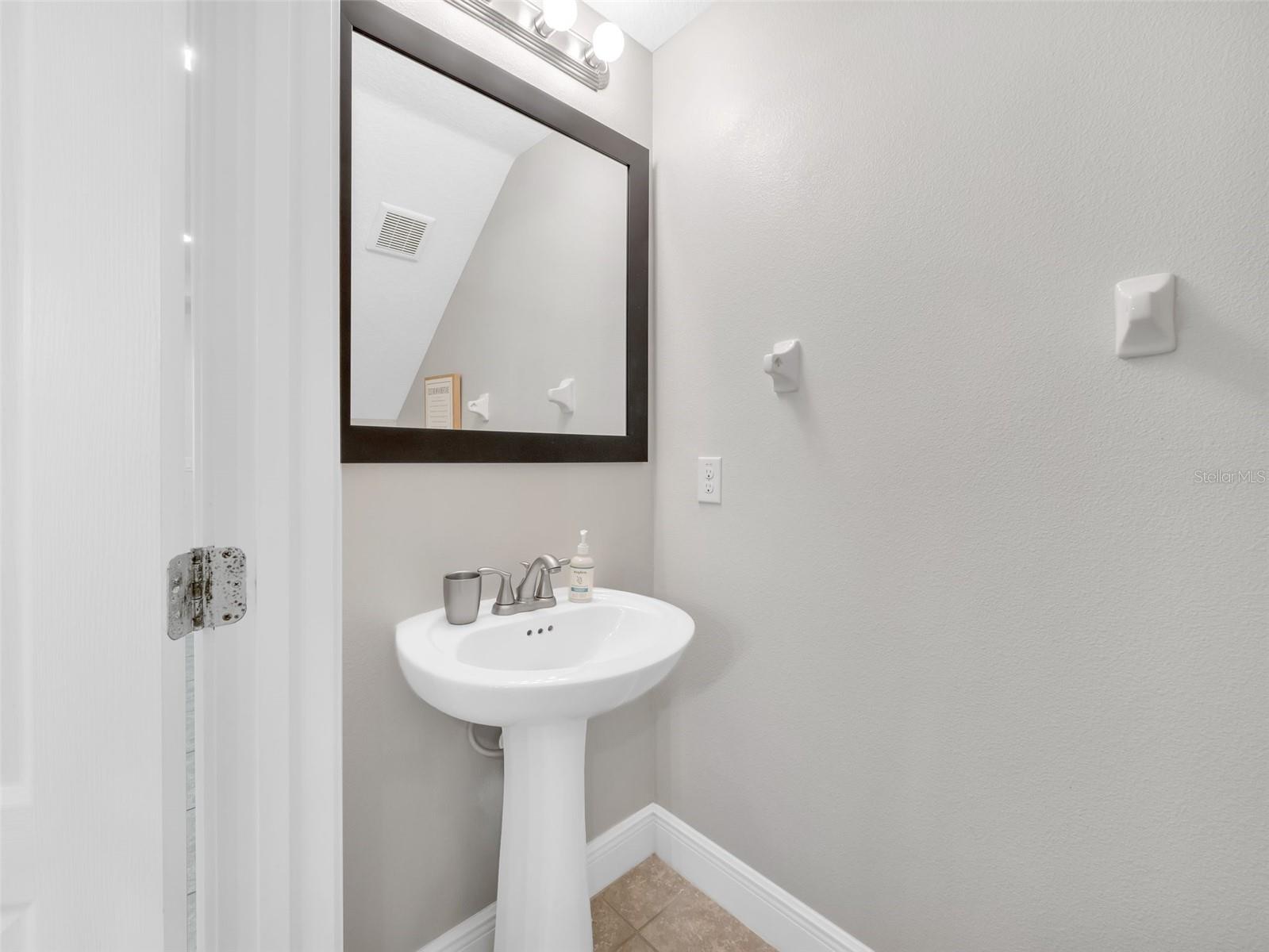 Image 14 of 56 For 8215 Roseville Boulevard