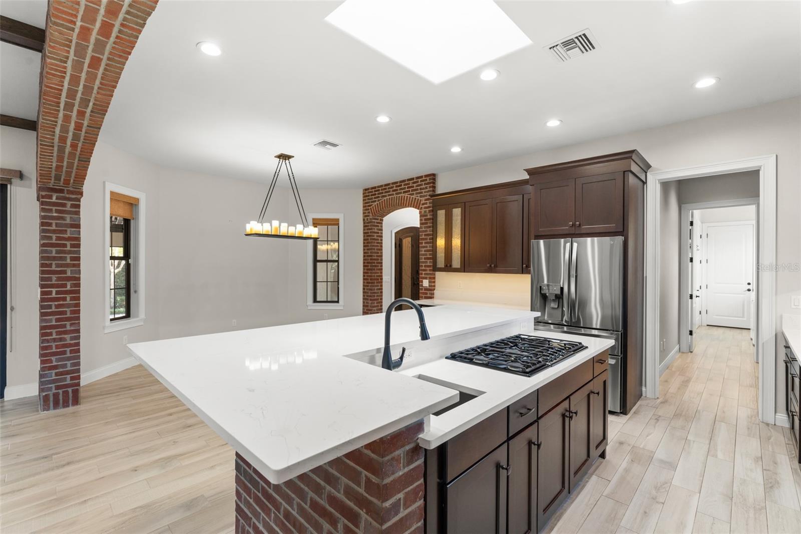 Listing photo id 12 for 1741 Palmer Avenue