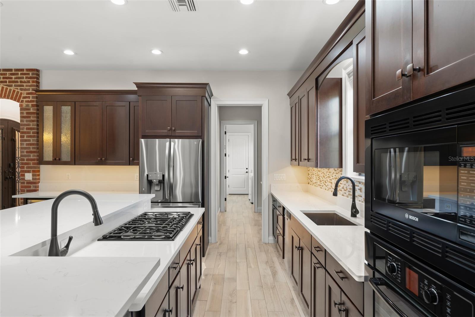 Listing photo id 14 for 1741 Palmer Avenue