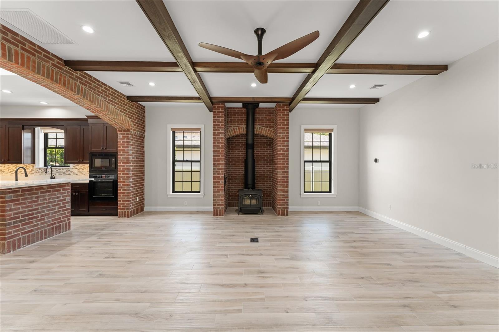 Listing photo id 19 for 1741 Palmer Avenue
