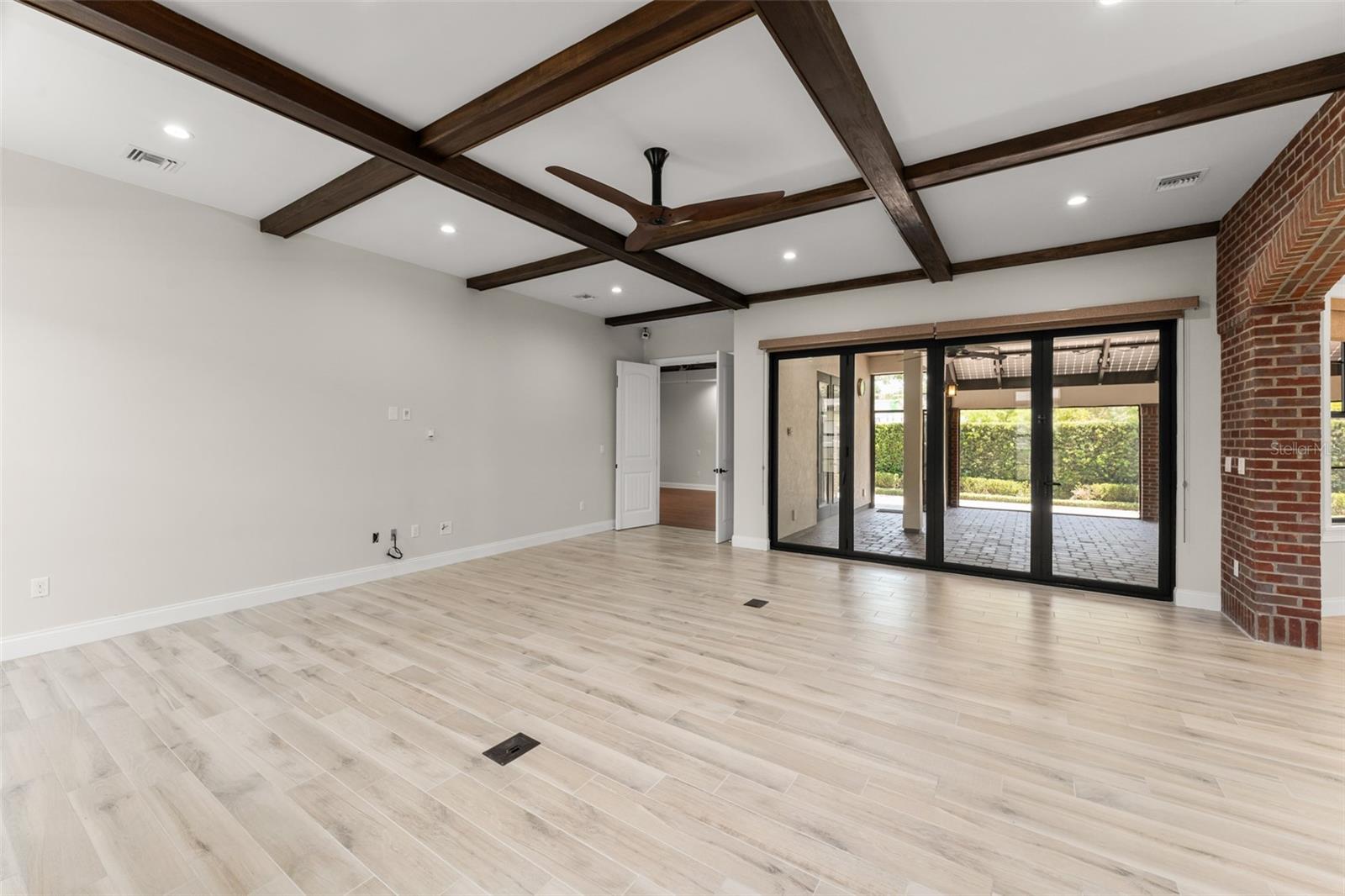 Listing photo id 20 for 1741 Palmer Avenue