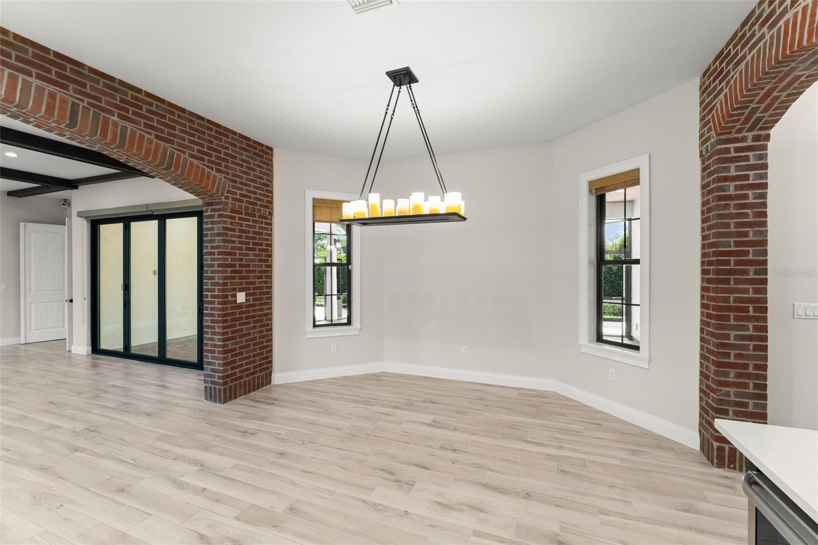 Listing photo id 21 for 1741 Palmer Avenue