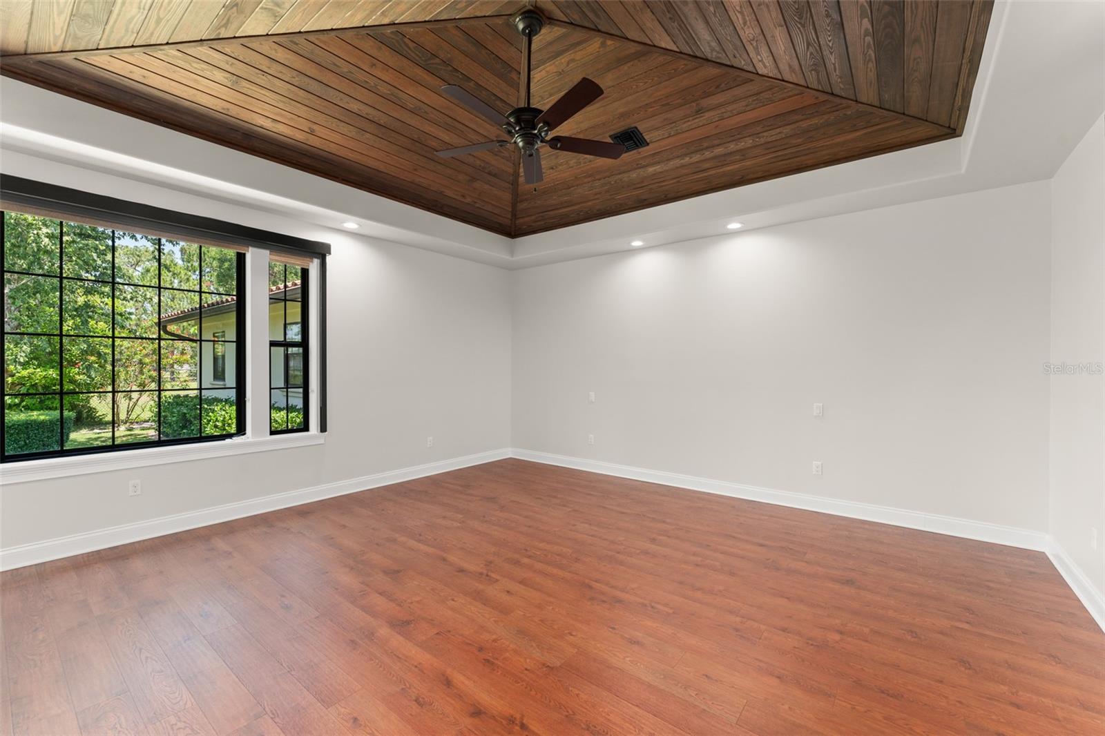 Listing photo id 23 for 1741 Palmer Avenue