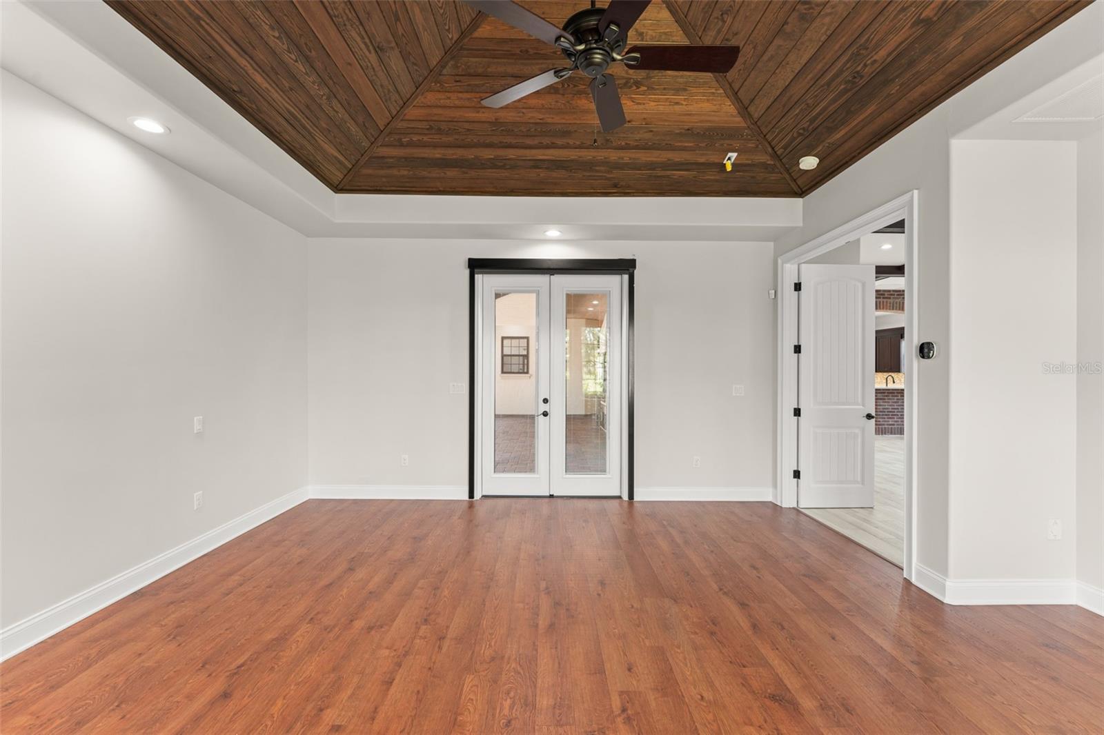 Listing photo id 25 for 1741 Palmer Avenue