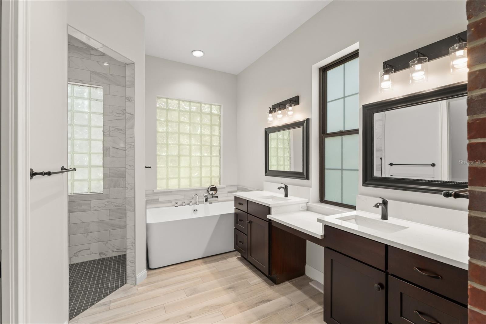 Listing photo id 26 for 1741 Palmer Avenue
