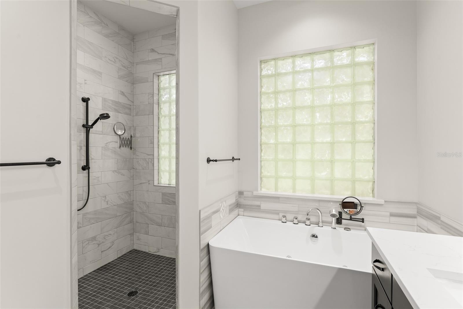 Listing photo id 27 for 1741 Palmer Avenue
