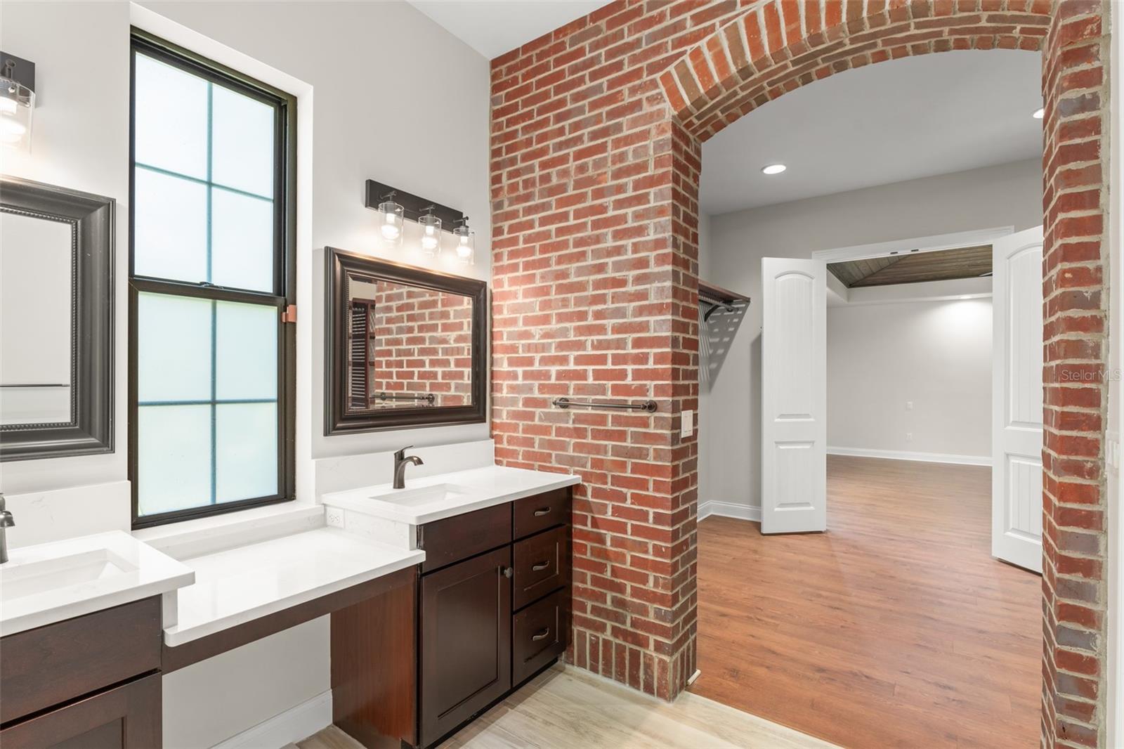 Listing photo id 28 for 1741 Palmer Avenue