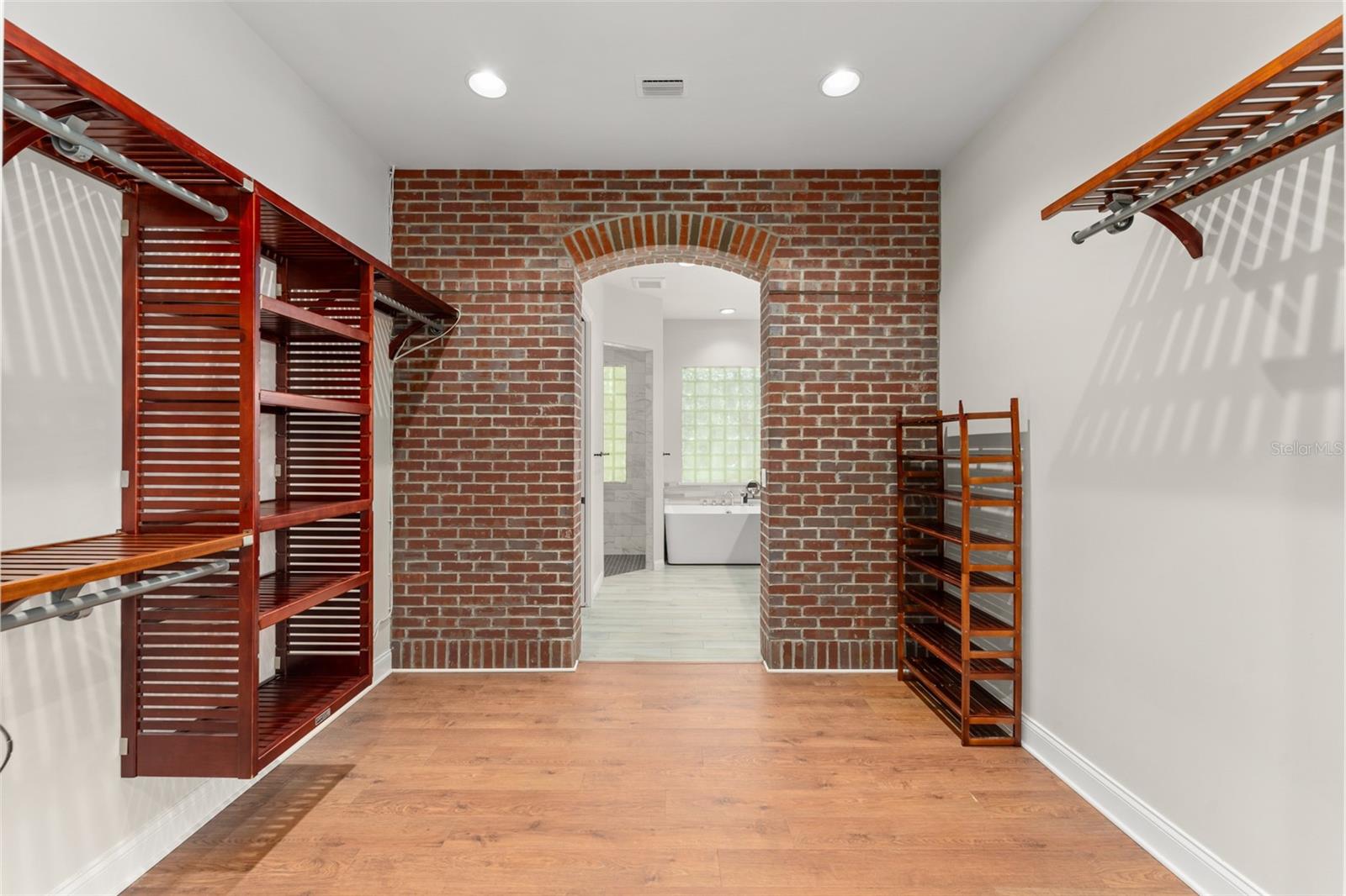 Listing photo id 29 for 1741 Palmer Avenue