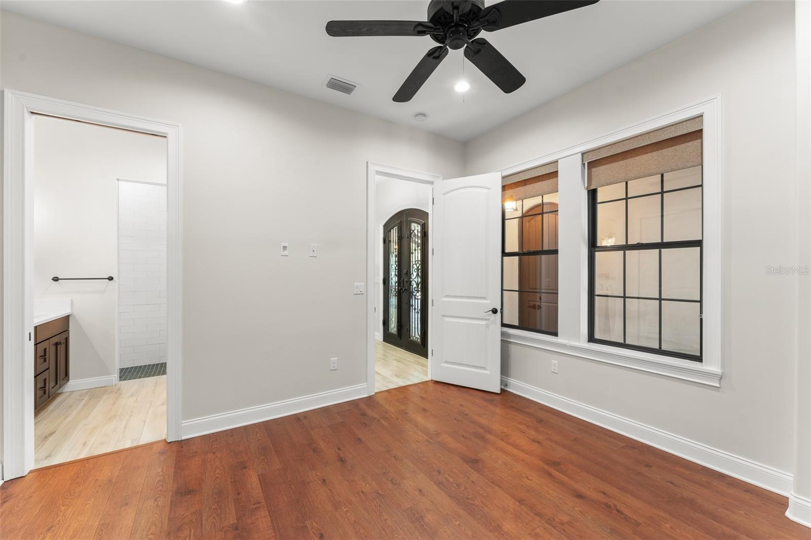 Listing photo id 34 for 1741 Palmer Avenue