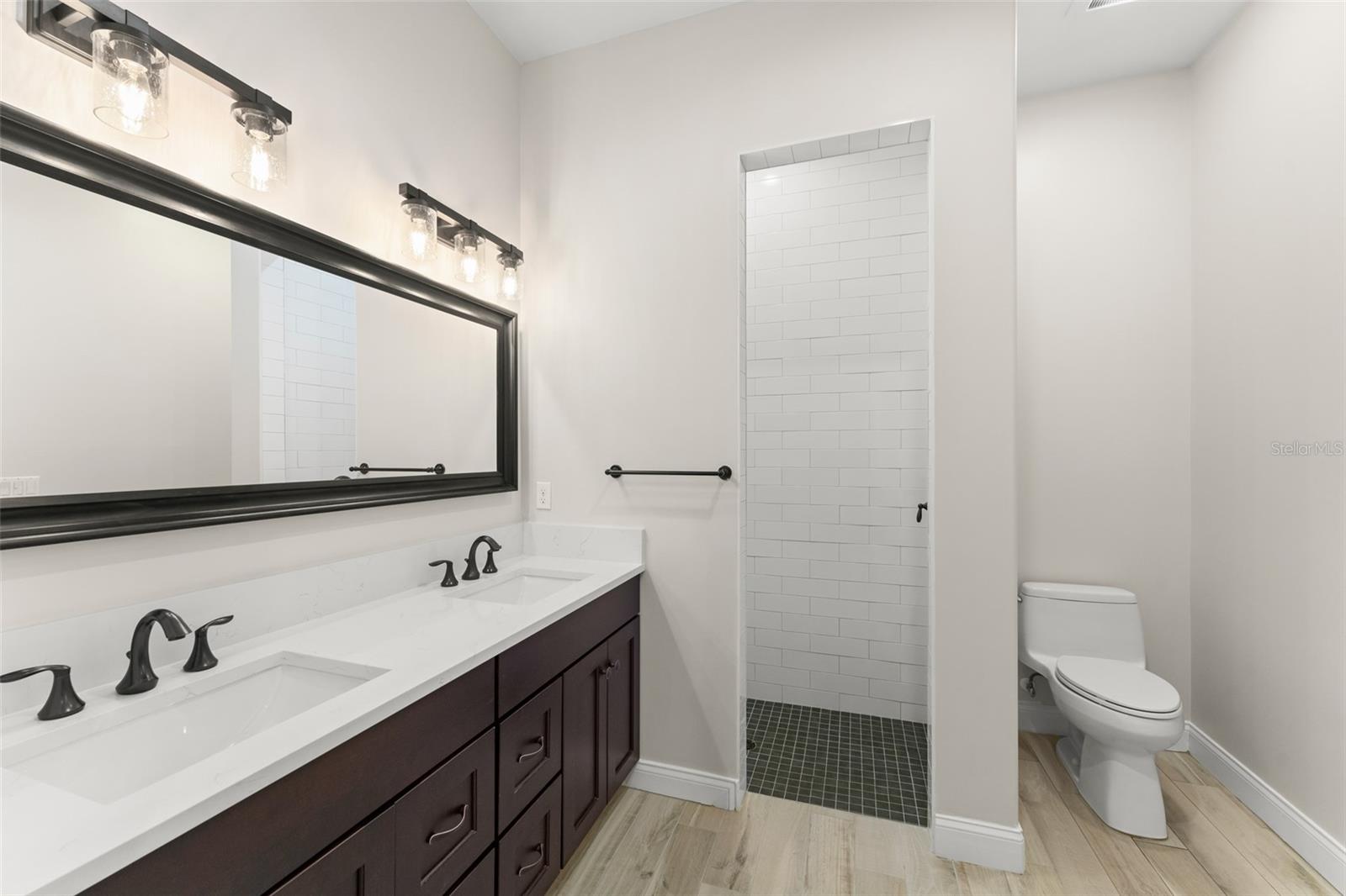 Listing photo id 35 for 1741 Palmer Avenue