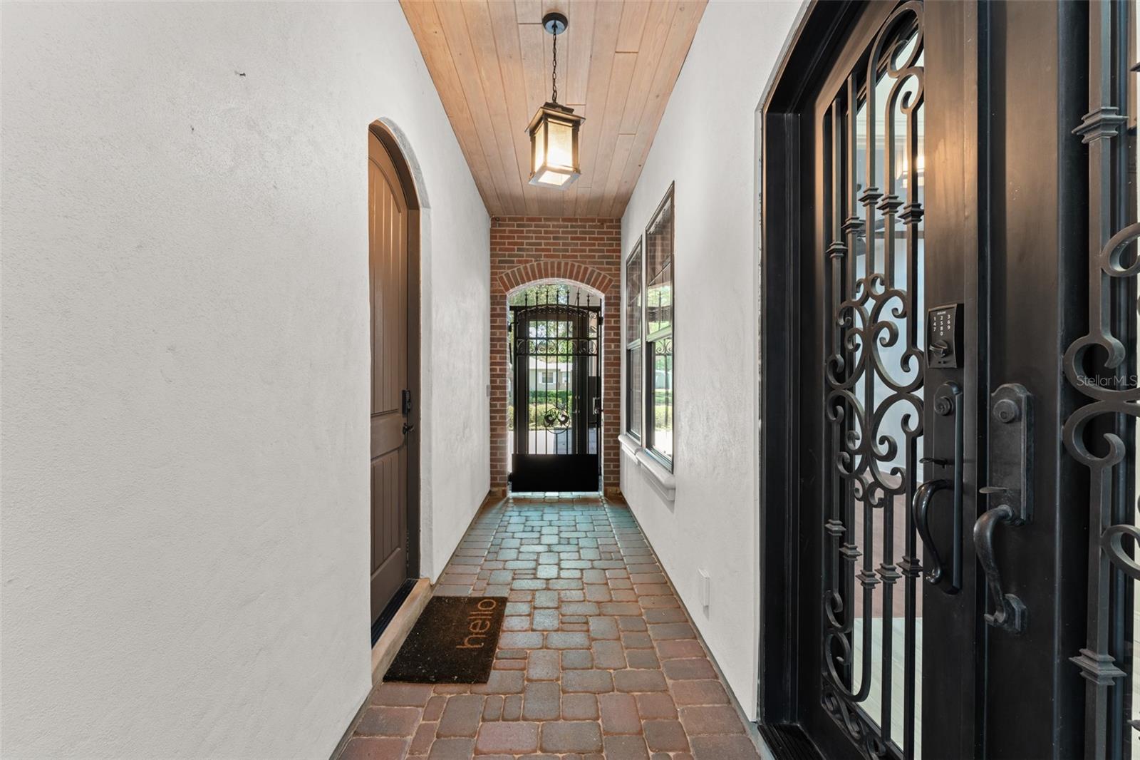 Listing photo id 37 for 1741 Palmer Avenue