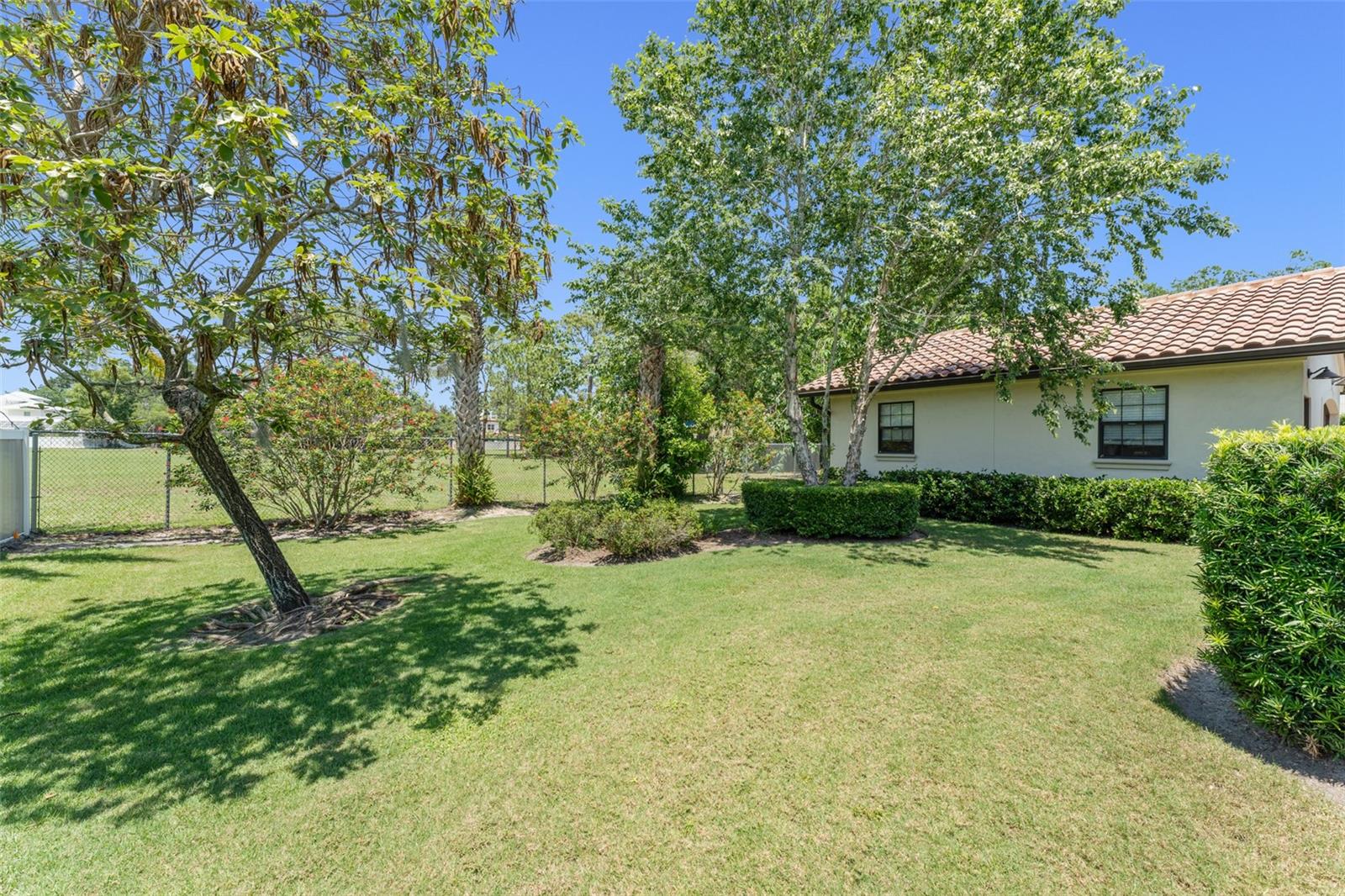 Listing photo id 47 for 1741 Palmer Avenue