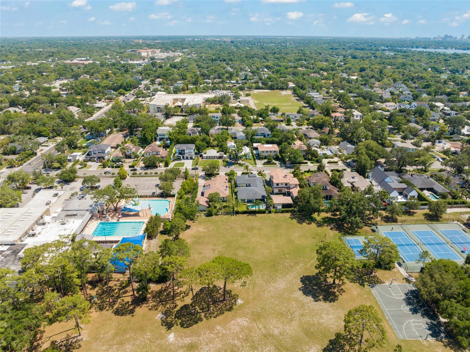 Listing photo id 53 for 1741 Palmer Avenue