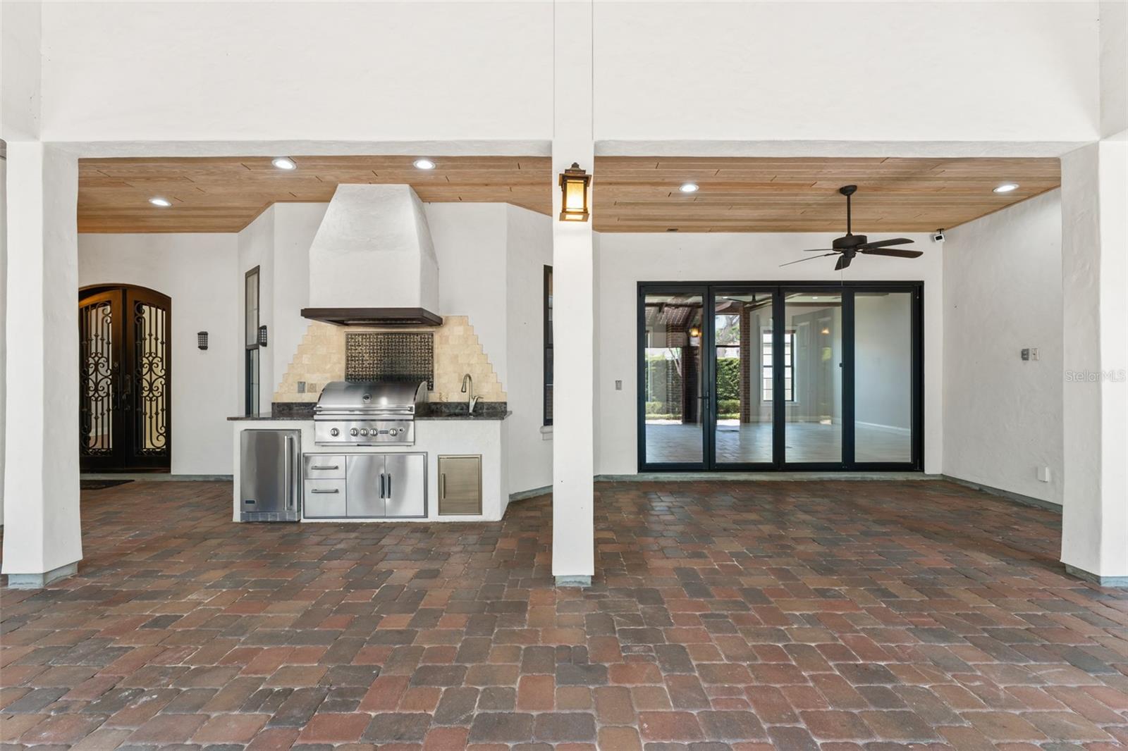 Listing photo id 4 for 1741 Palmer Avenue