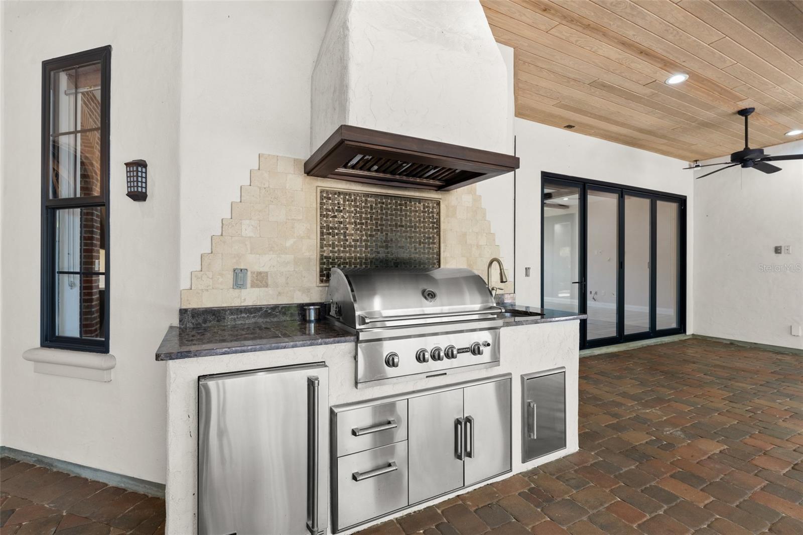 Listing photo id 7 for 1741 Palmer Avenue