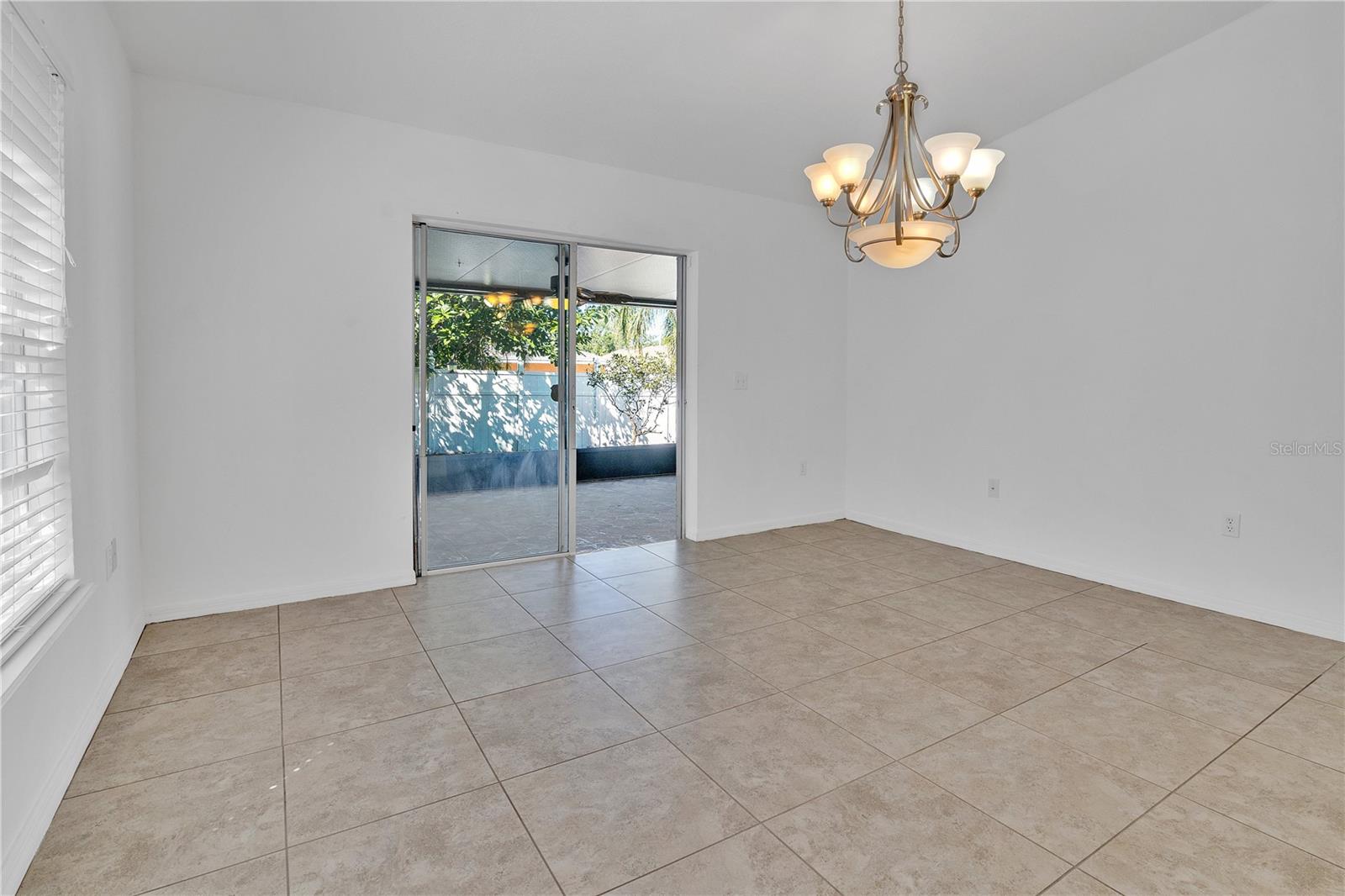 Image 10 of 37 For 321 Thomasdale Avenue