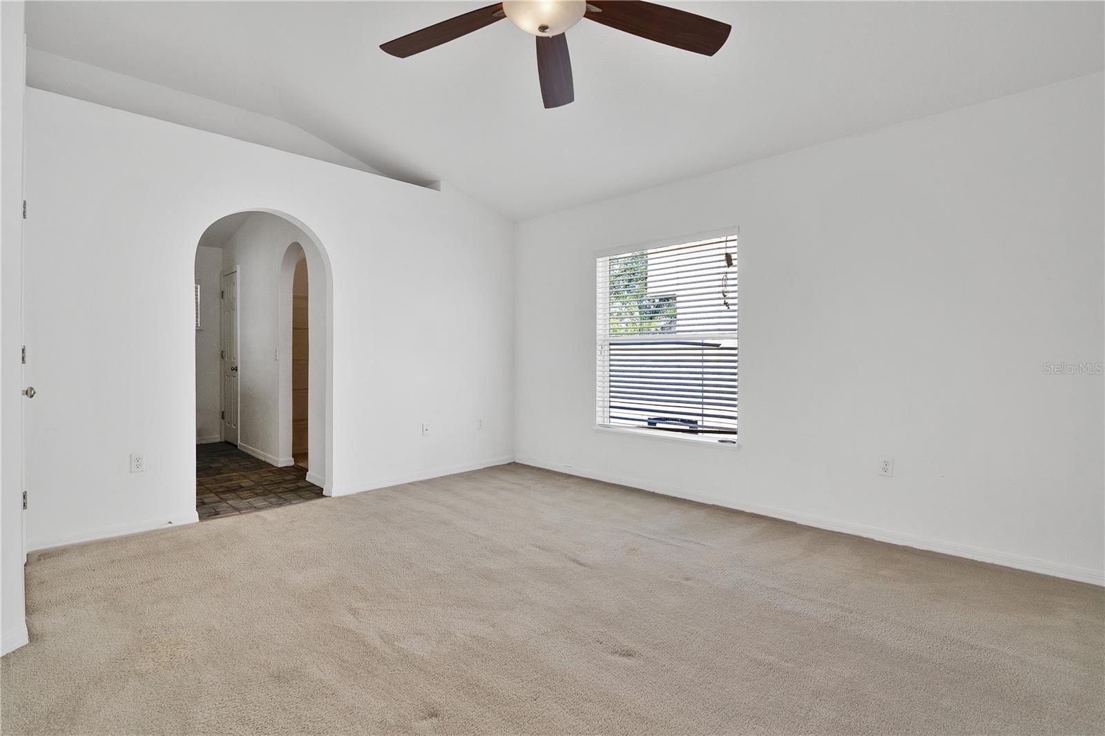 Image 13 of 37 For 321 Thomasdale Avenue