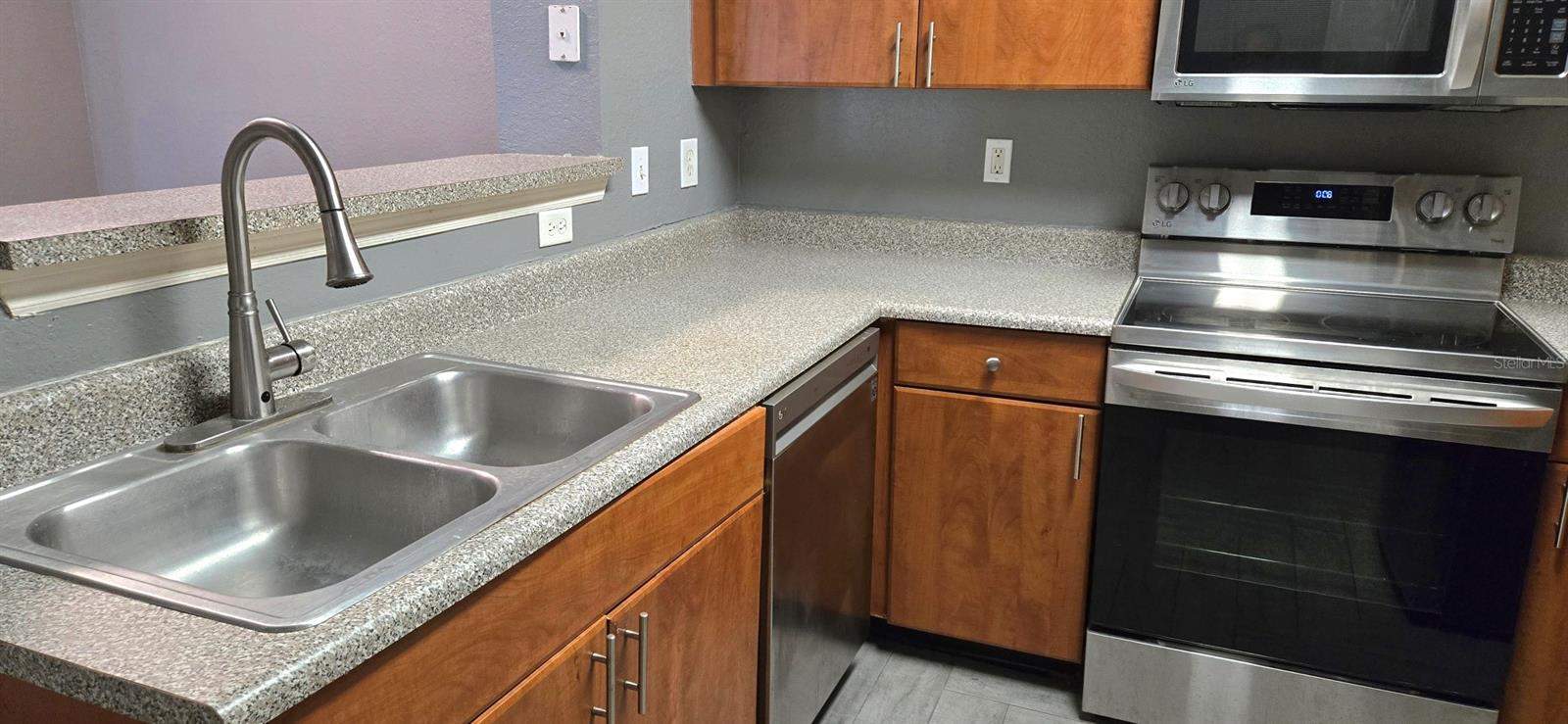 Image 10 of 26 For 204 South Street 4056