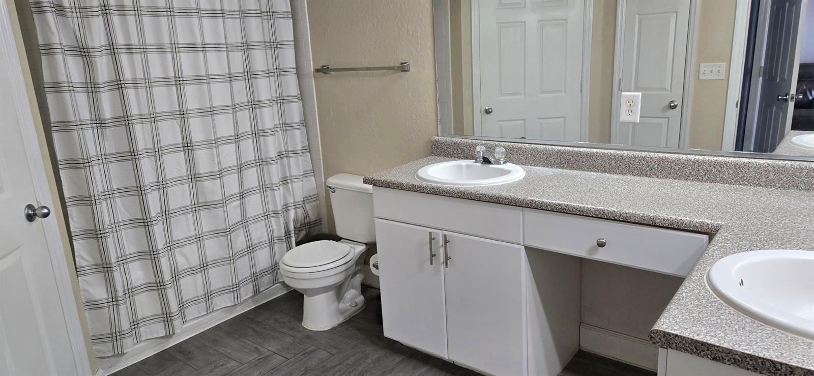 Image 13 of 26 For 204 South Street 4056