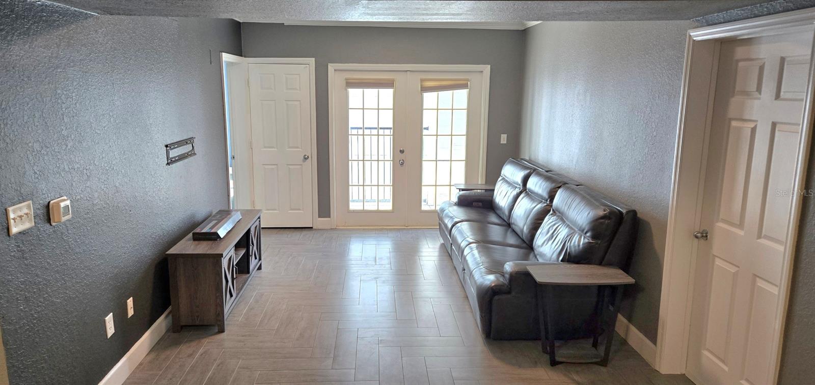 Image 3 of 26 For 204 South Street 4056