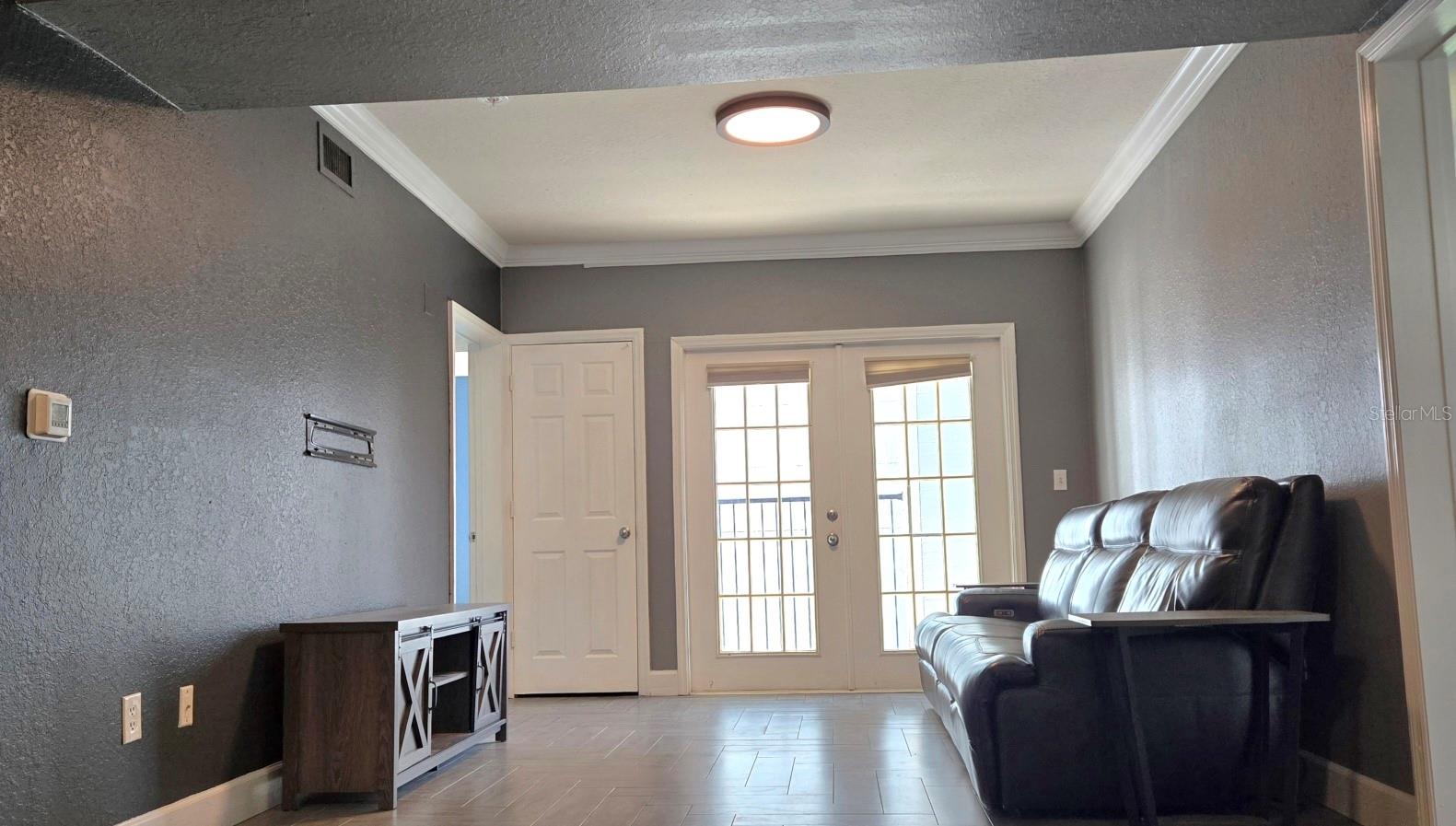 Image 4 of 26 For 204 South Street 4056