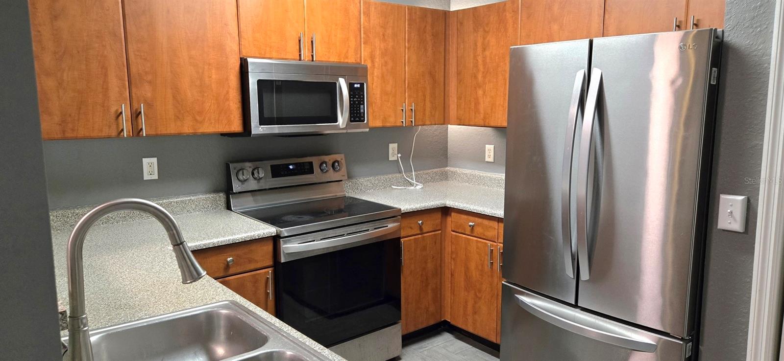 Image 8 of 26 For 204 South Street 4056