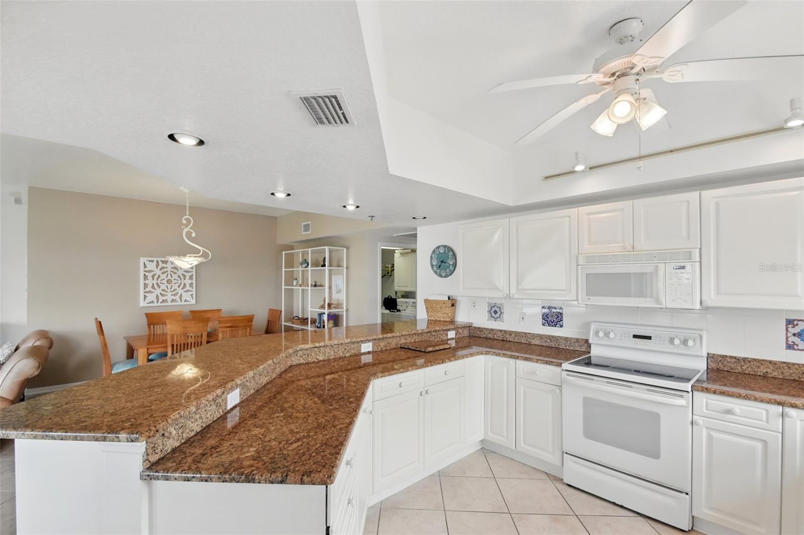 Image 14 of 48 For 5300 Atlantic Avenue 6-507