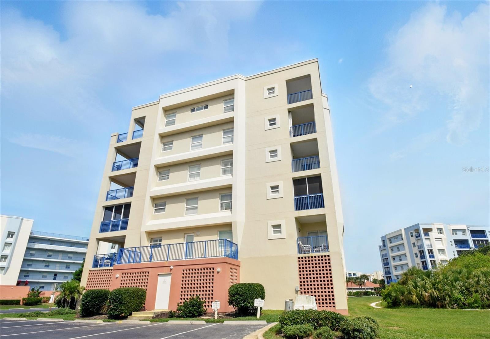 Image 33 of 48 For 5300 Atlantic Avenue 6-507