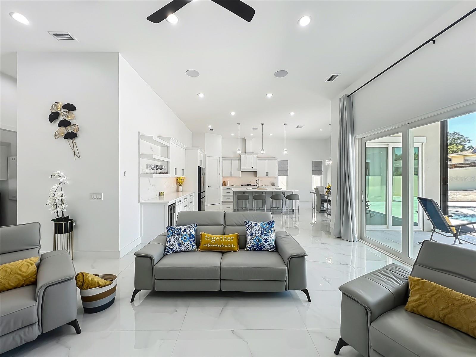 Image 10 of 59 For 601 Green Briar Boulevard