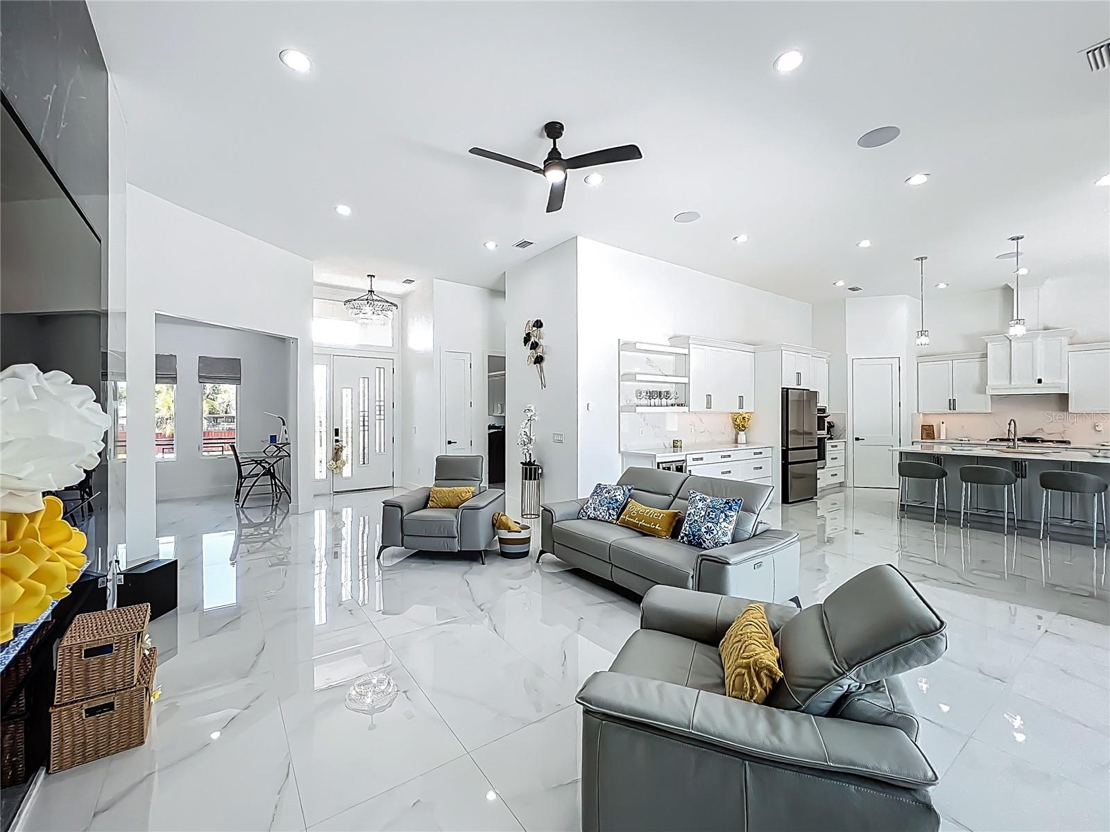 Image 11 of 59 For 601 Green Briar Boulevard