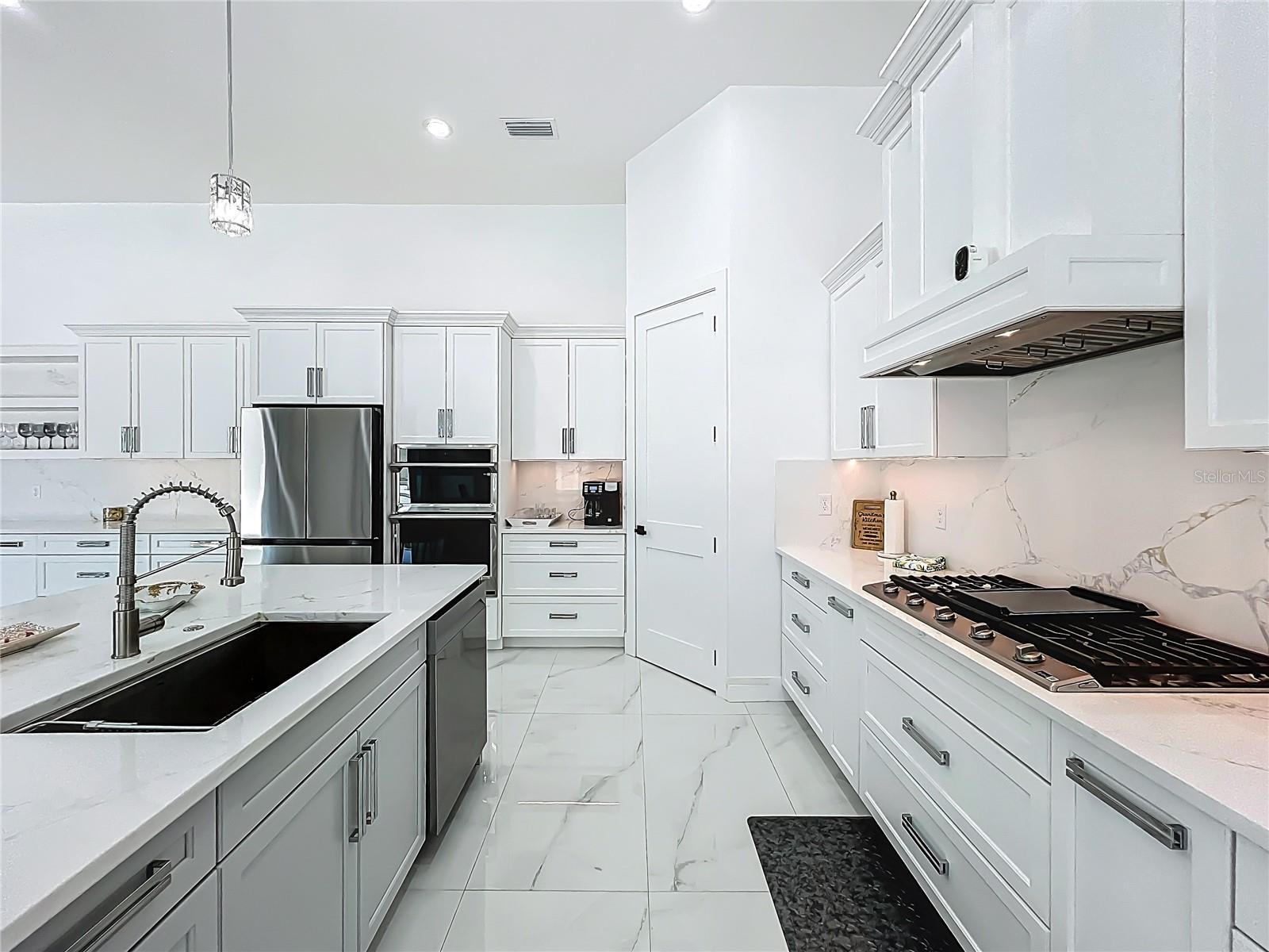 Image 17 of 59 For 601 Green Briar Boulevard