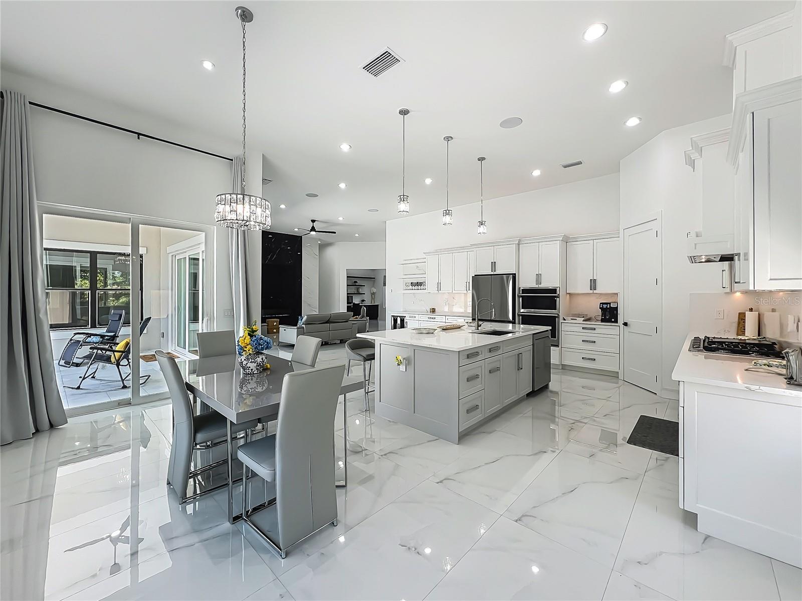Image 19 of 59 For 601 Green Briar Boulevard