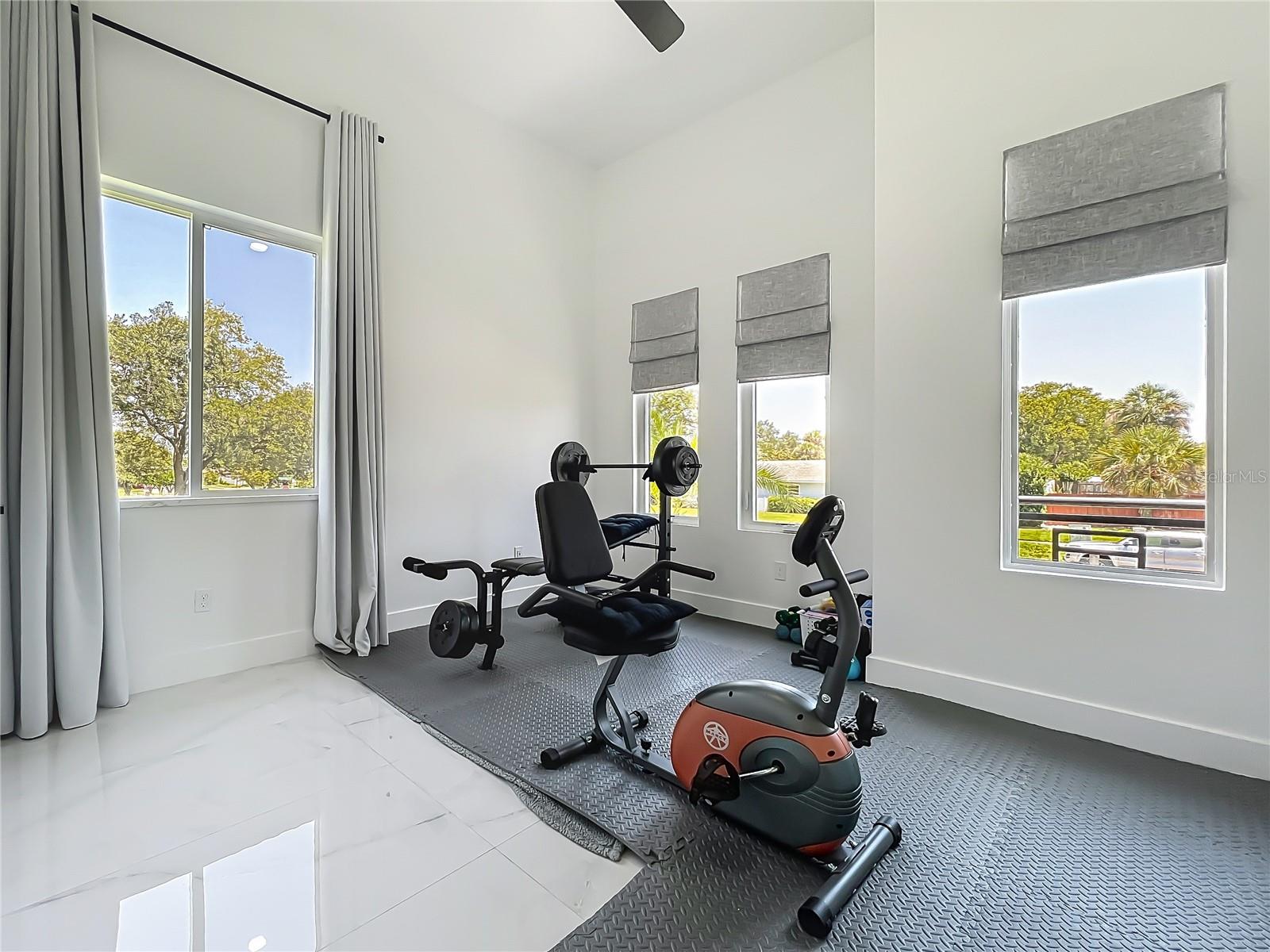 Image 22 of 59 For 601 Green Briar Boulevard
