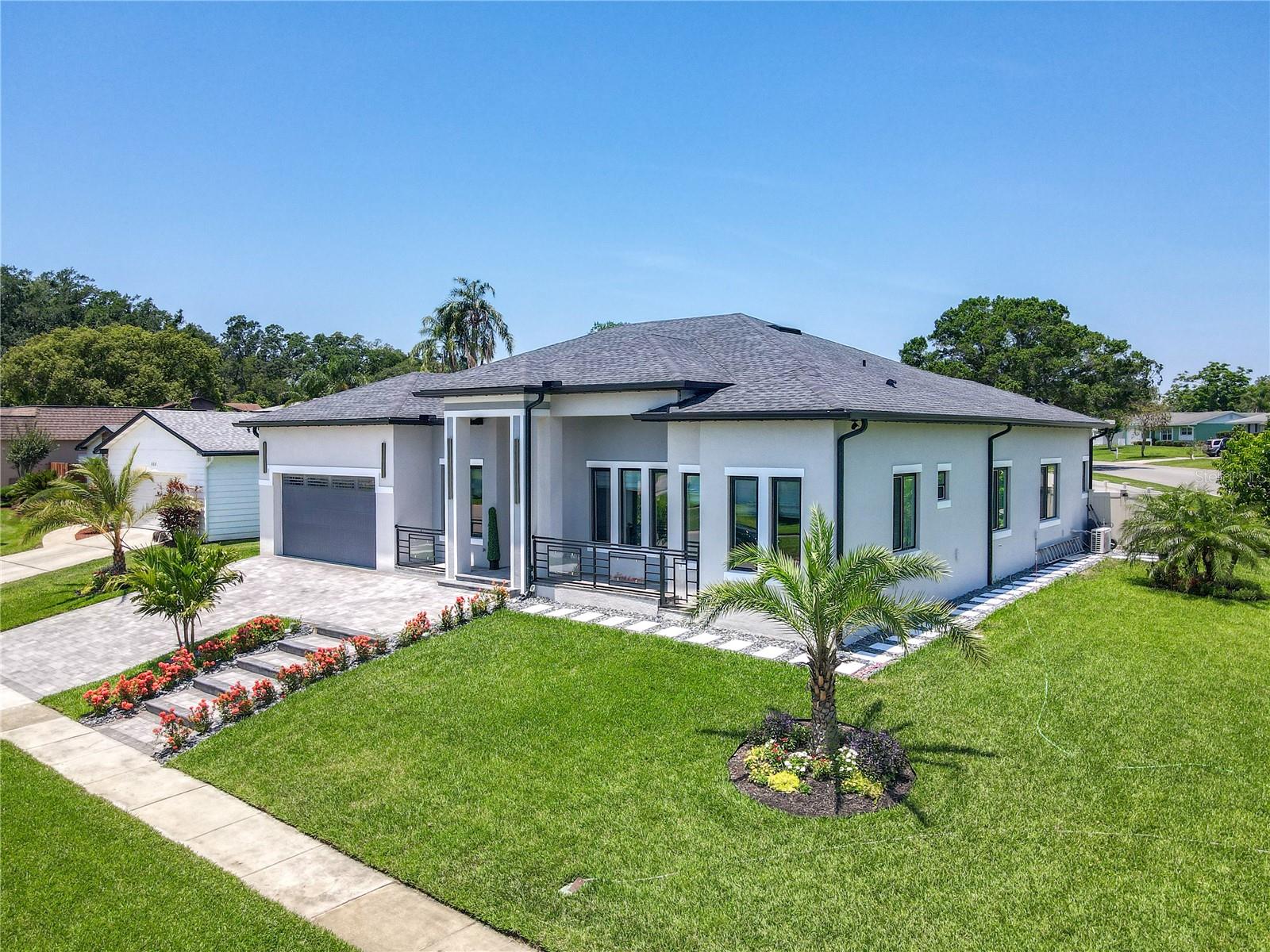 Image 3 of 59 For 601 Green Briar Boulevard