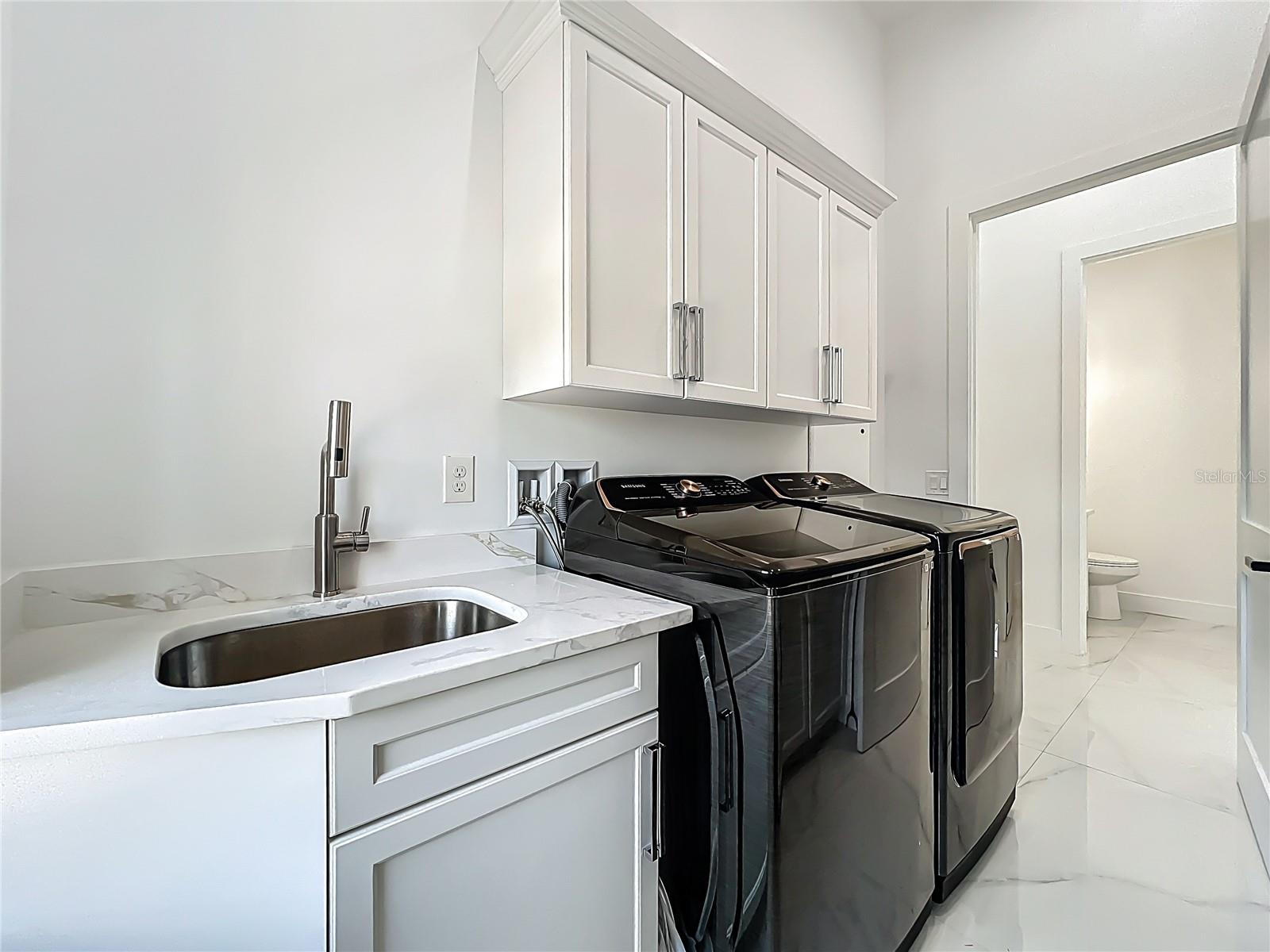 Image 35 of 59 For 601 Green Briar Boulevard