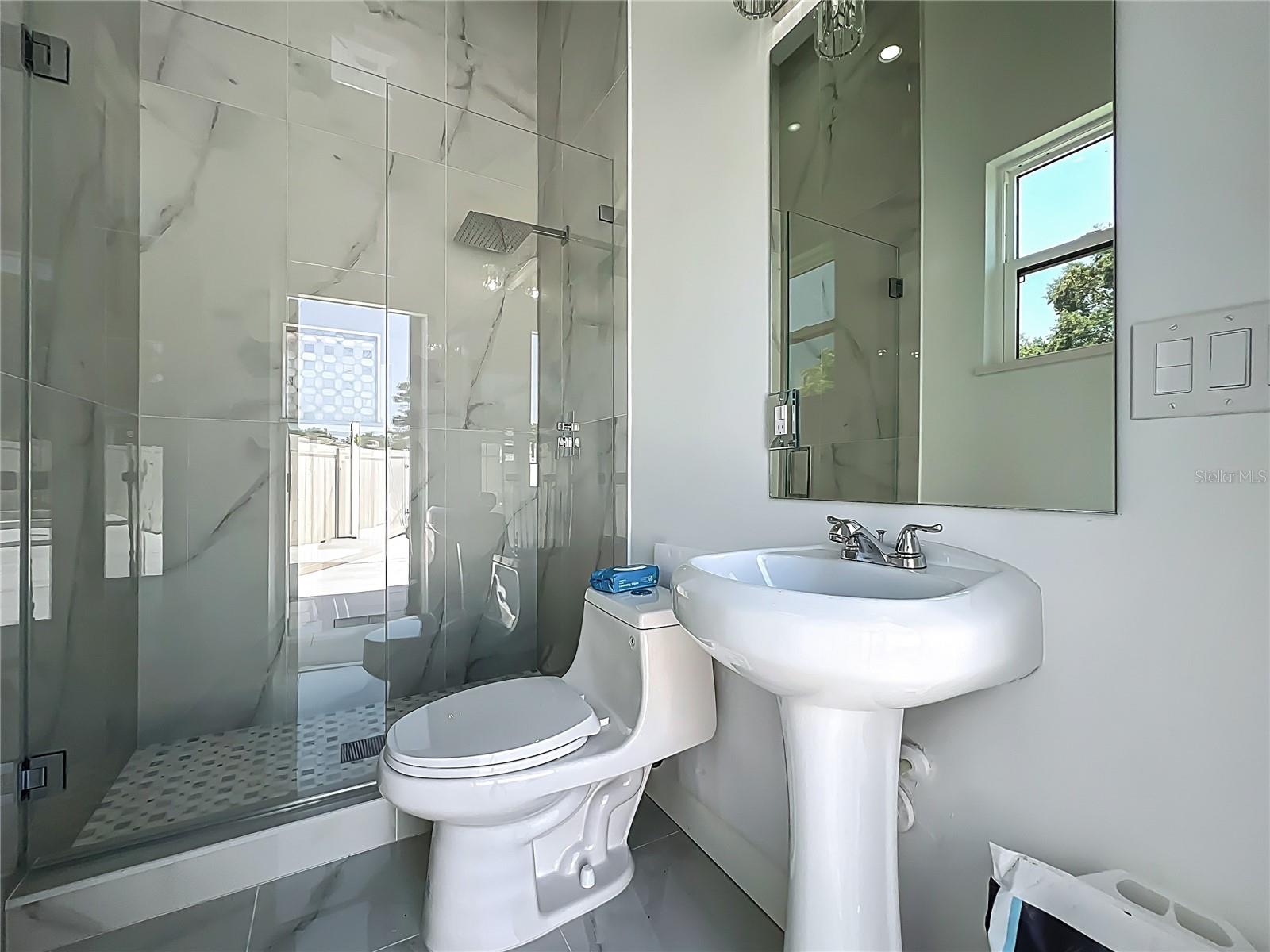 Image 37 of 59 For 601 Green Briar Boulevard