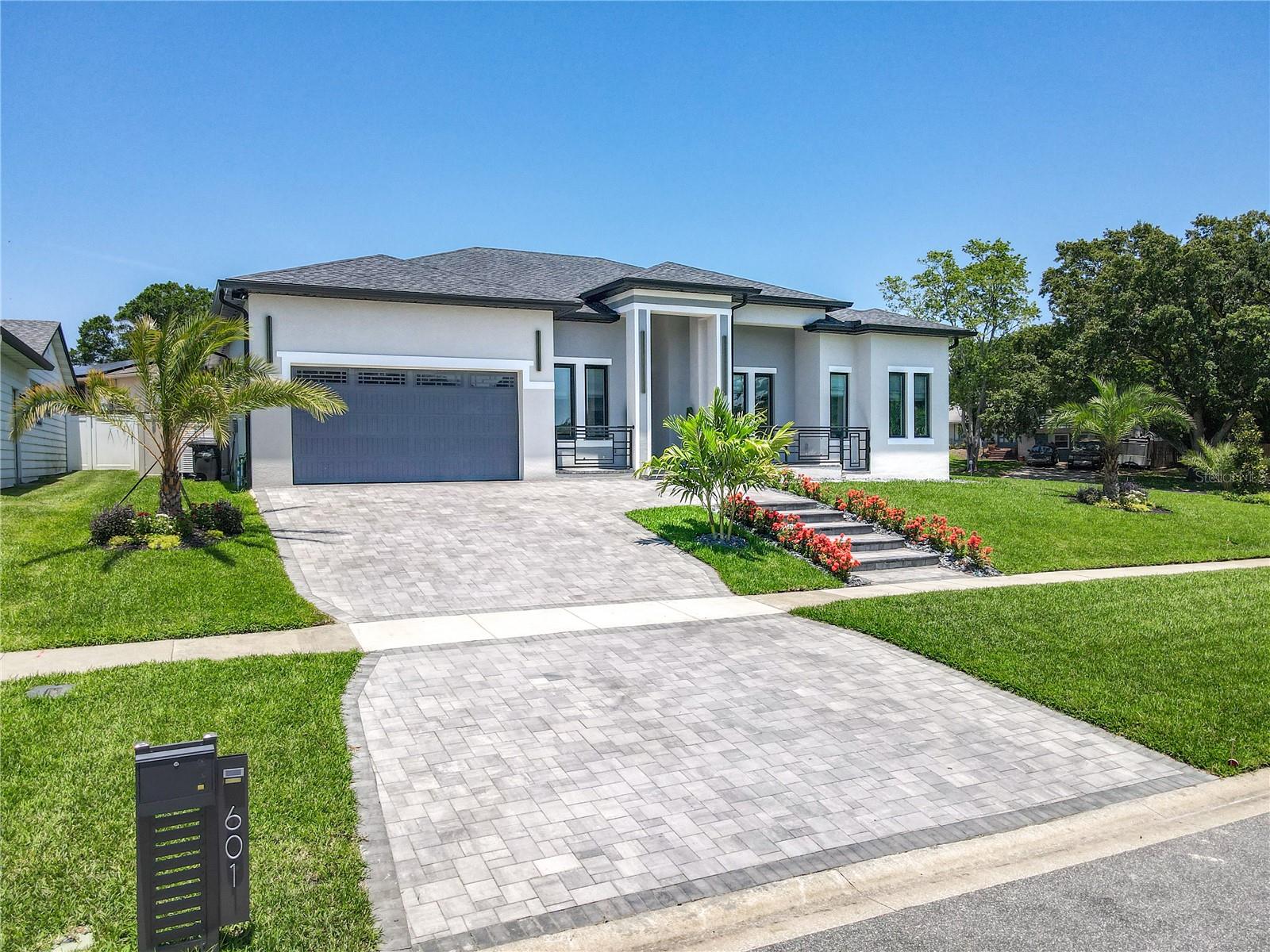 Image 4 of 59 For 601 Green Briar Boulevard