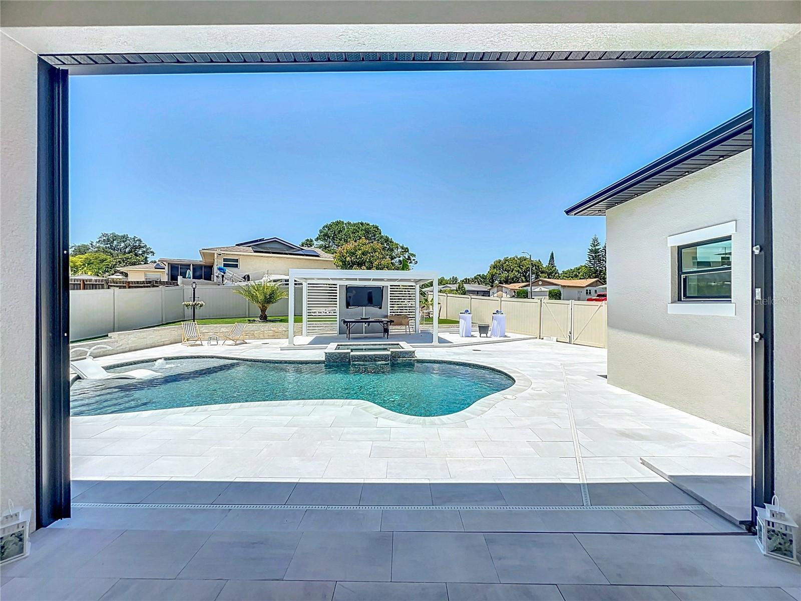 Image 40 of 59 For 601 Green Briar Boulevard