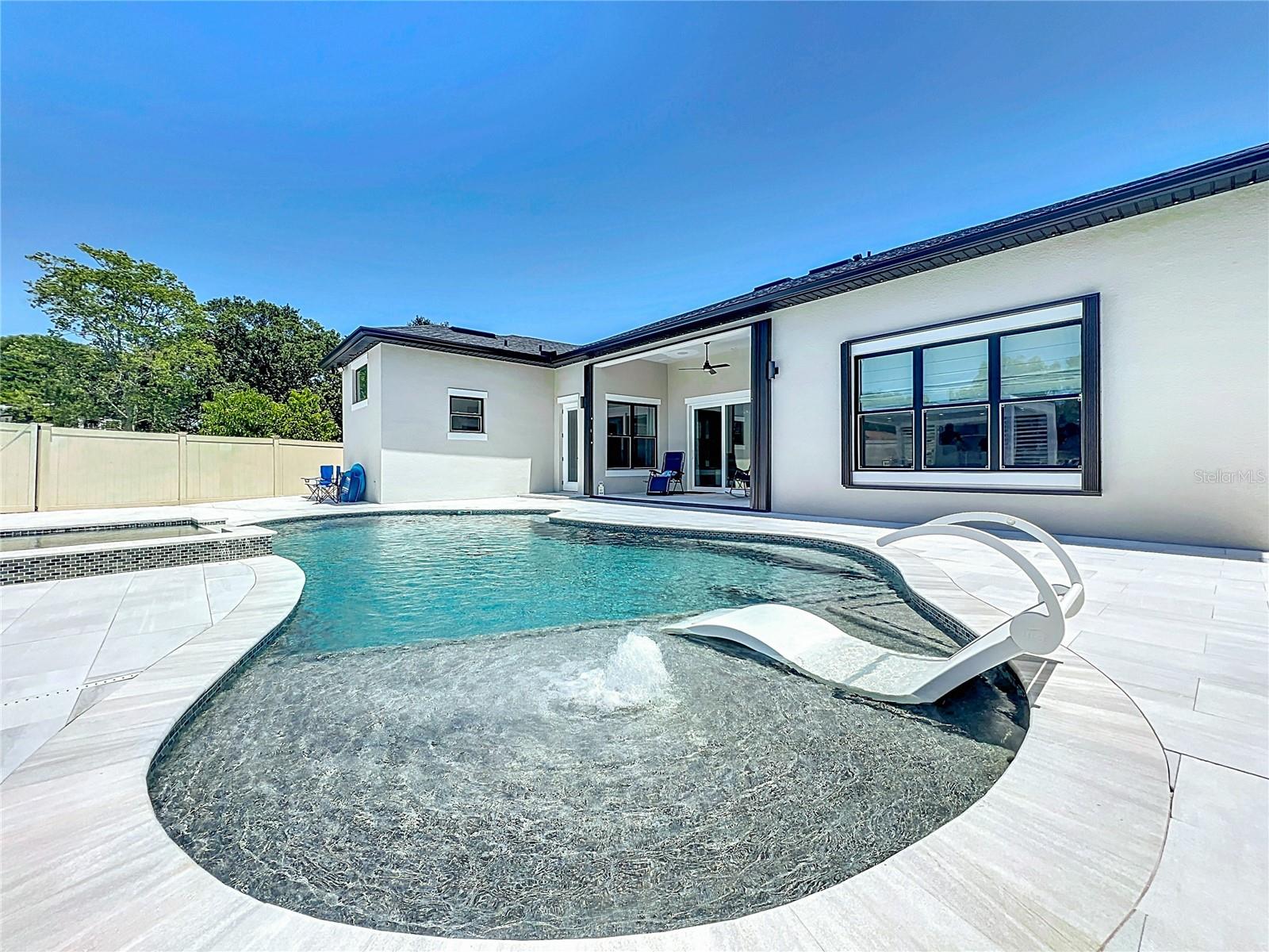 Image 43 of 59 For 601 Green Briar Boulevard